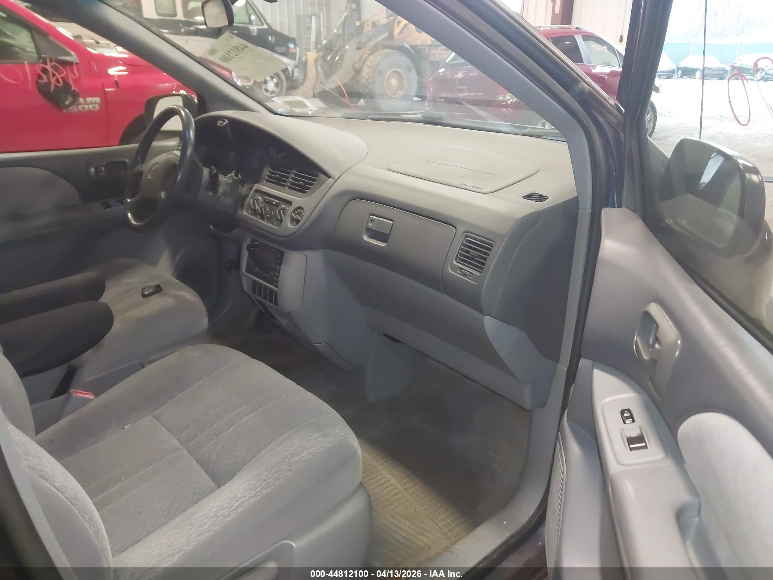 TOYOTA SIENNA image 5
