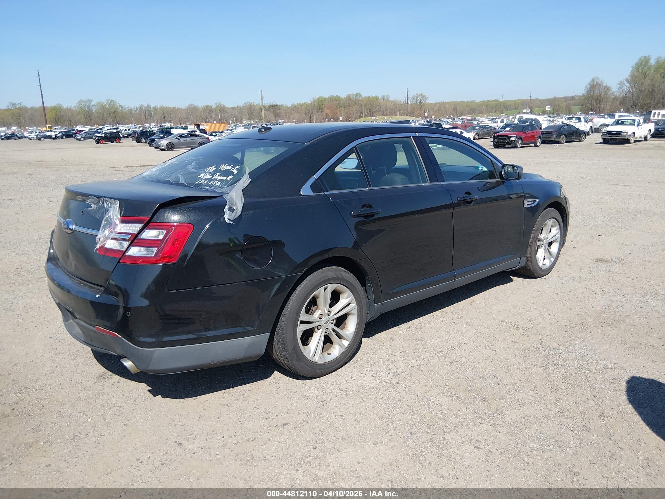 FORD TAURUS image 4