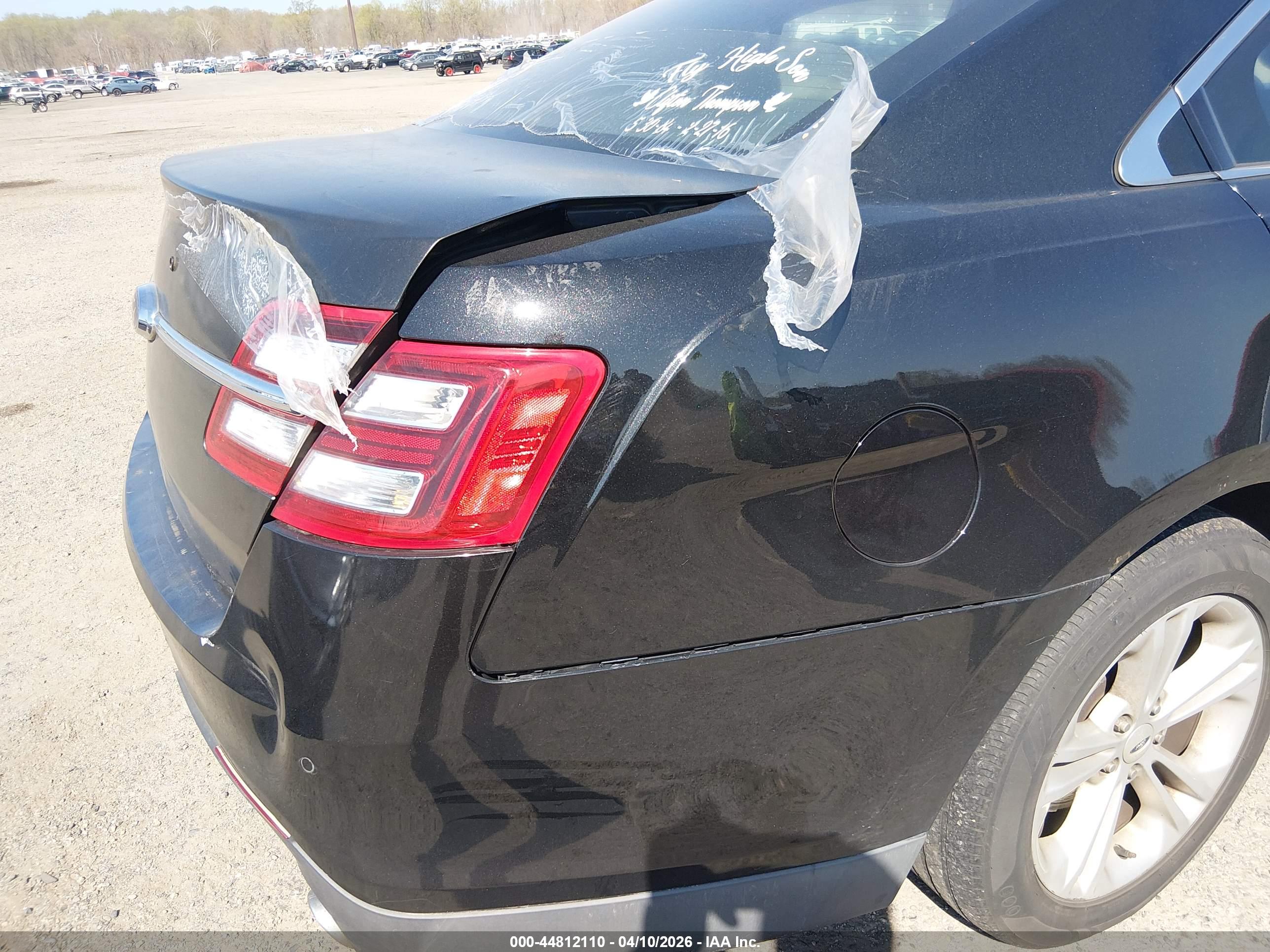 FORD TAURUS image 6