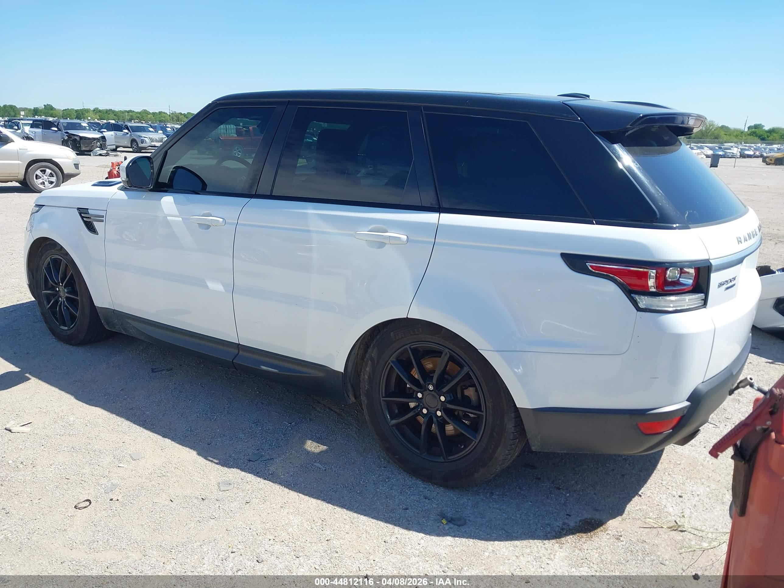 LAND ROVER image 3