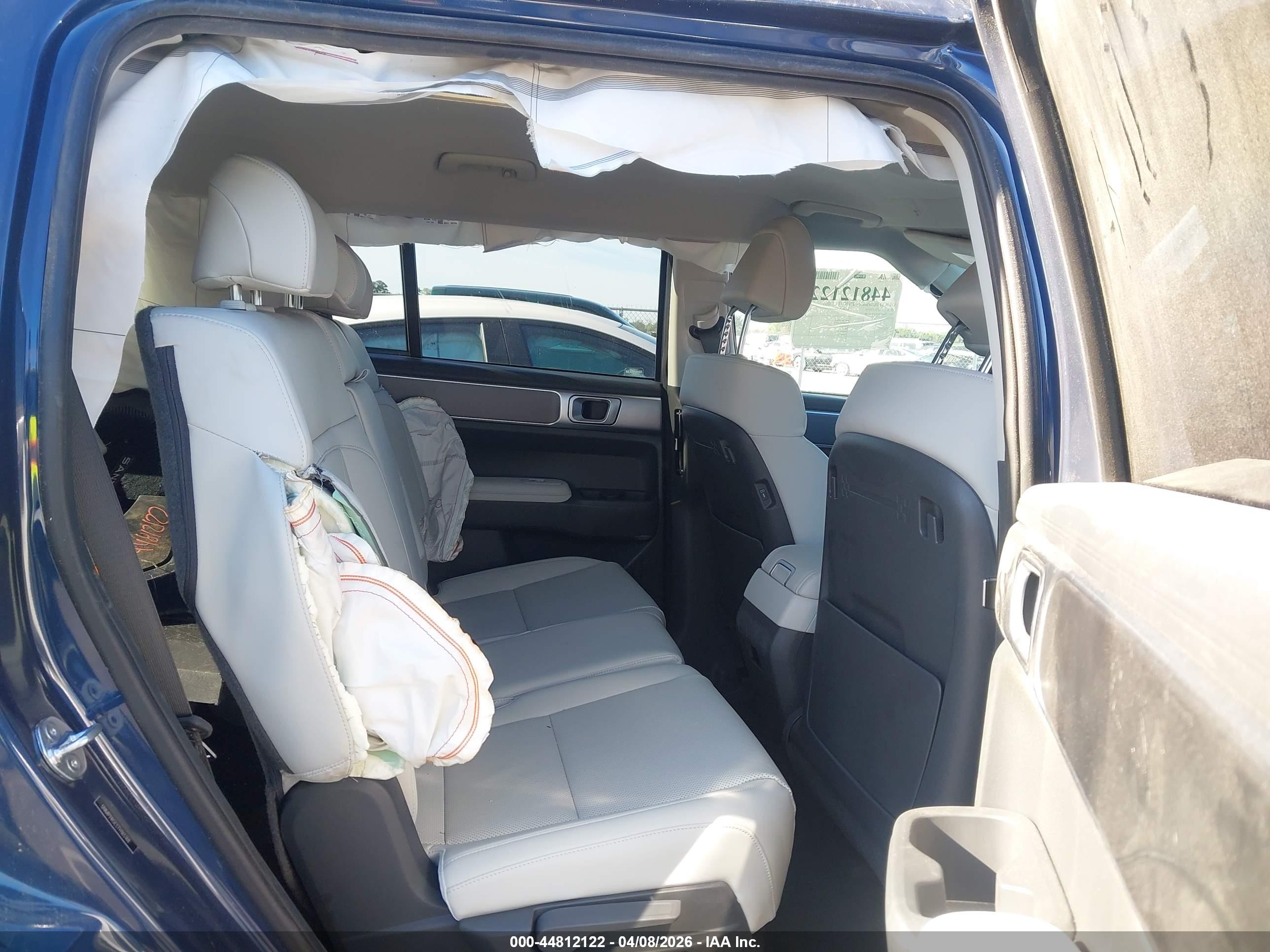 HYUNDAI SANTA image 8