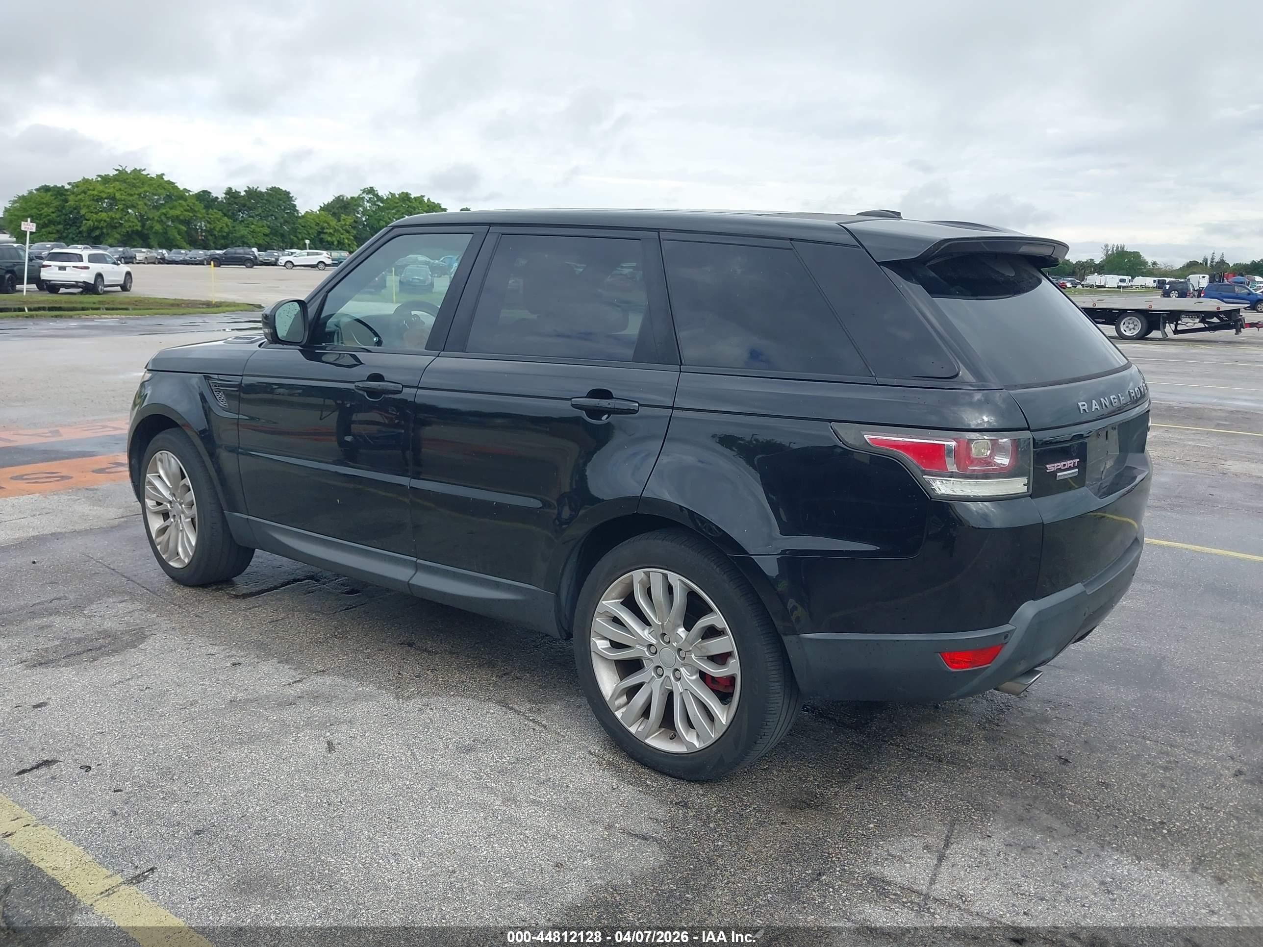 LAND ROVER image 3