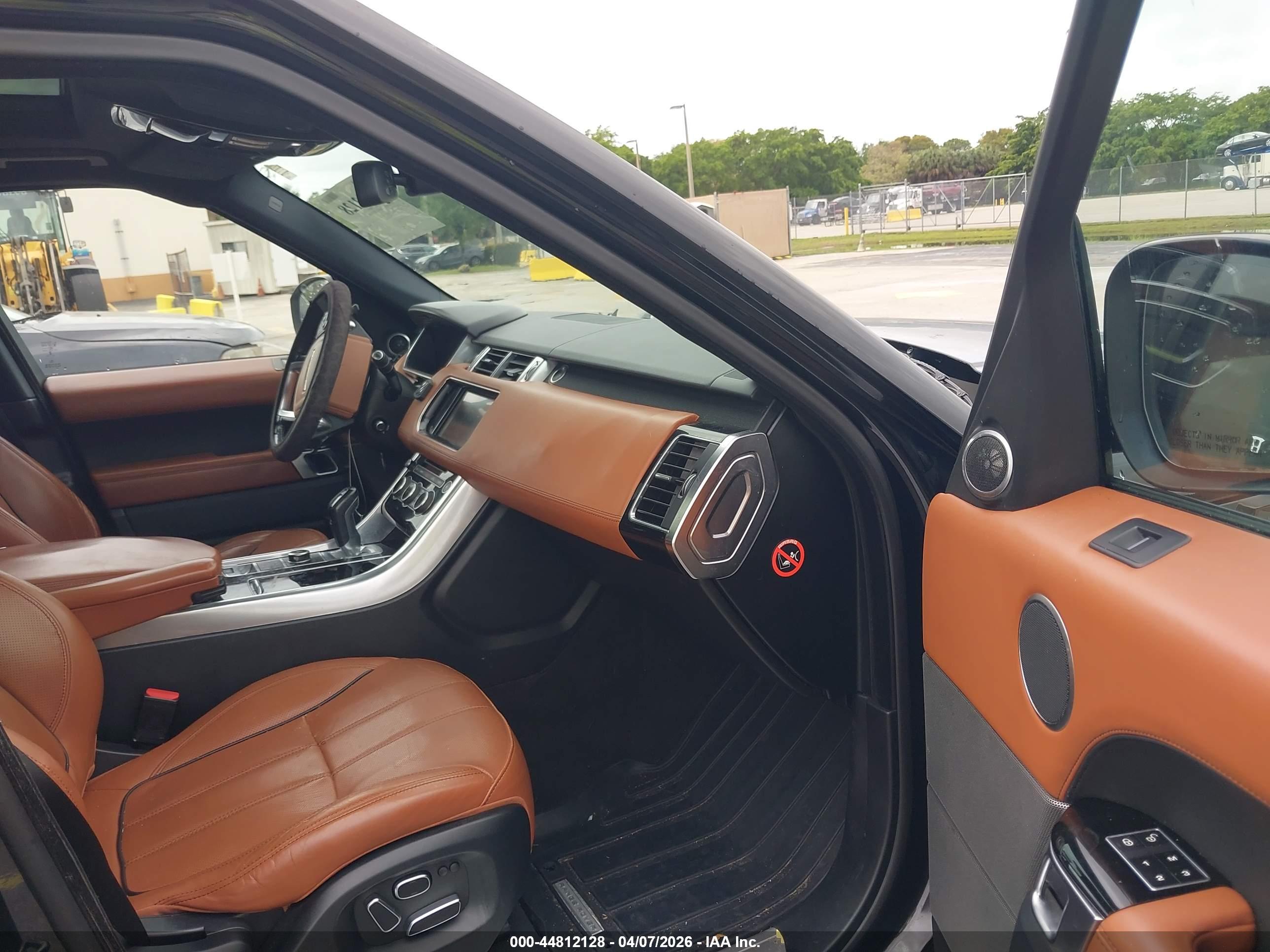 LAND ROVER image 5