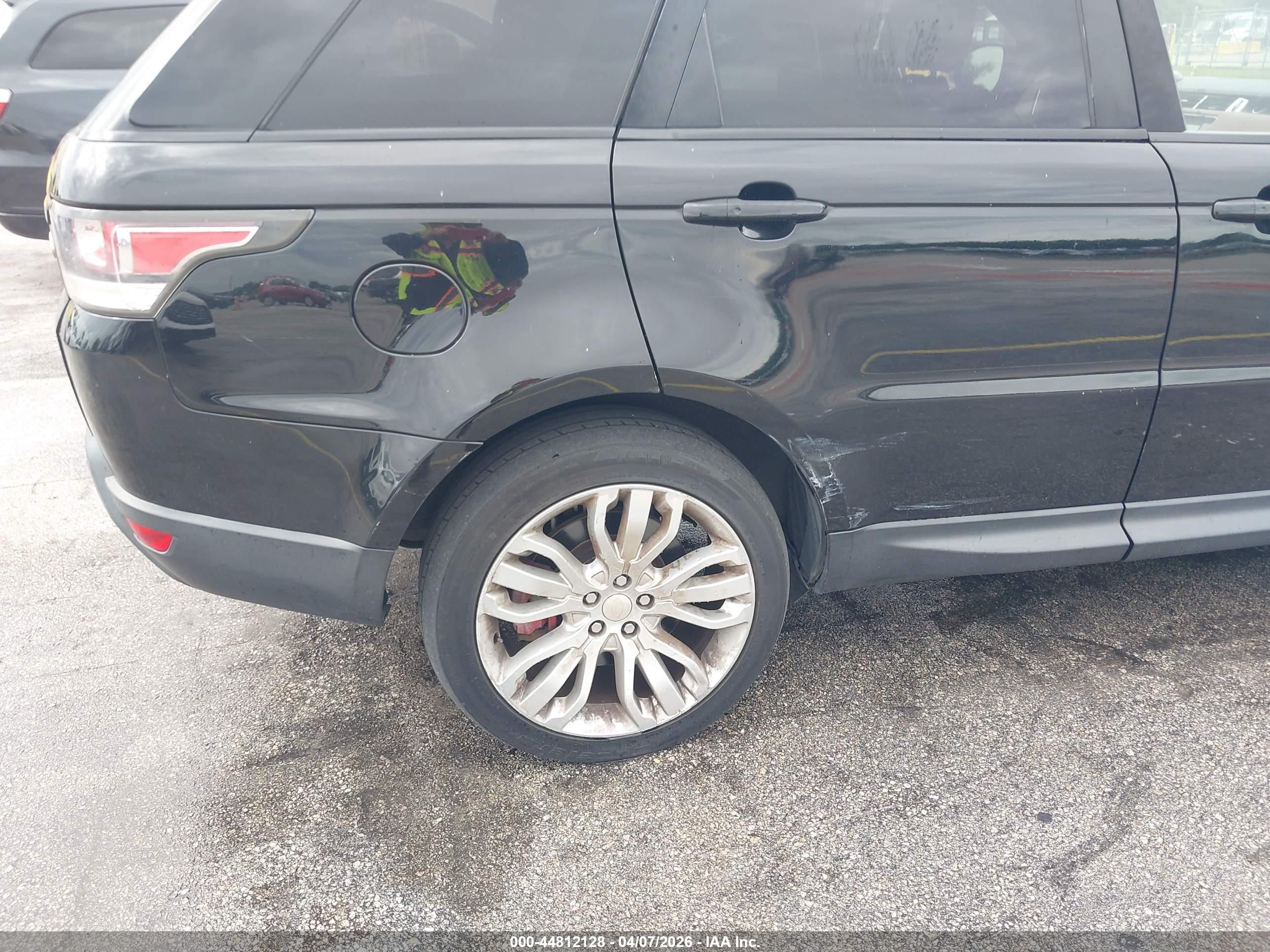 LAND ROVER image 6