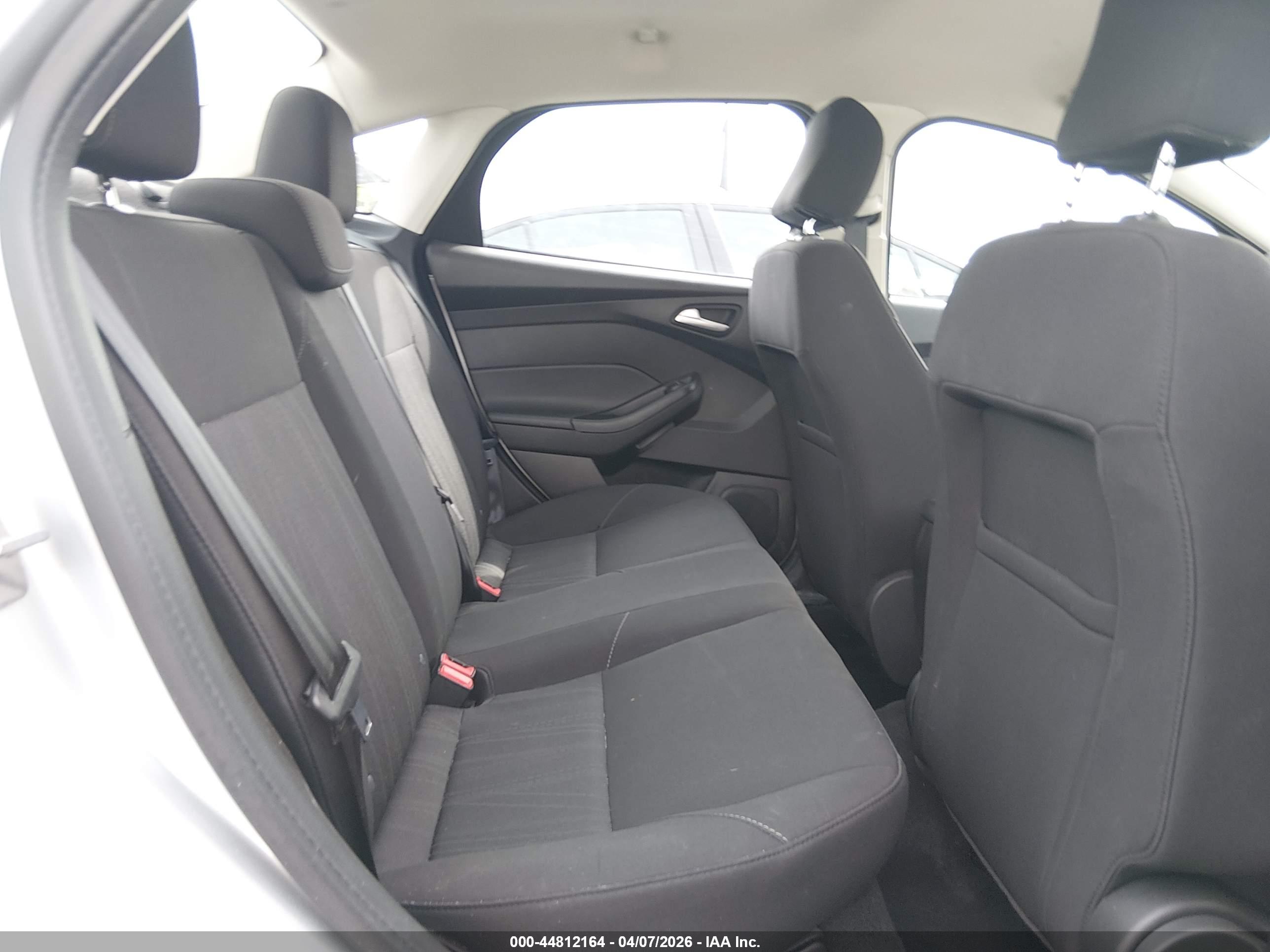 FORD FOCUS image 8