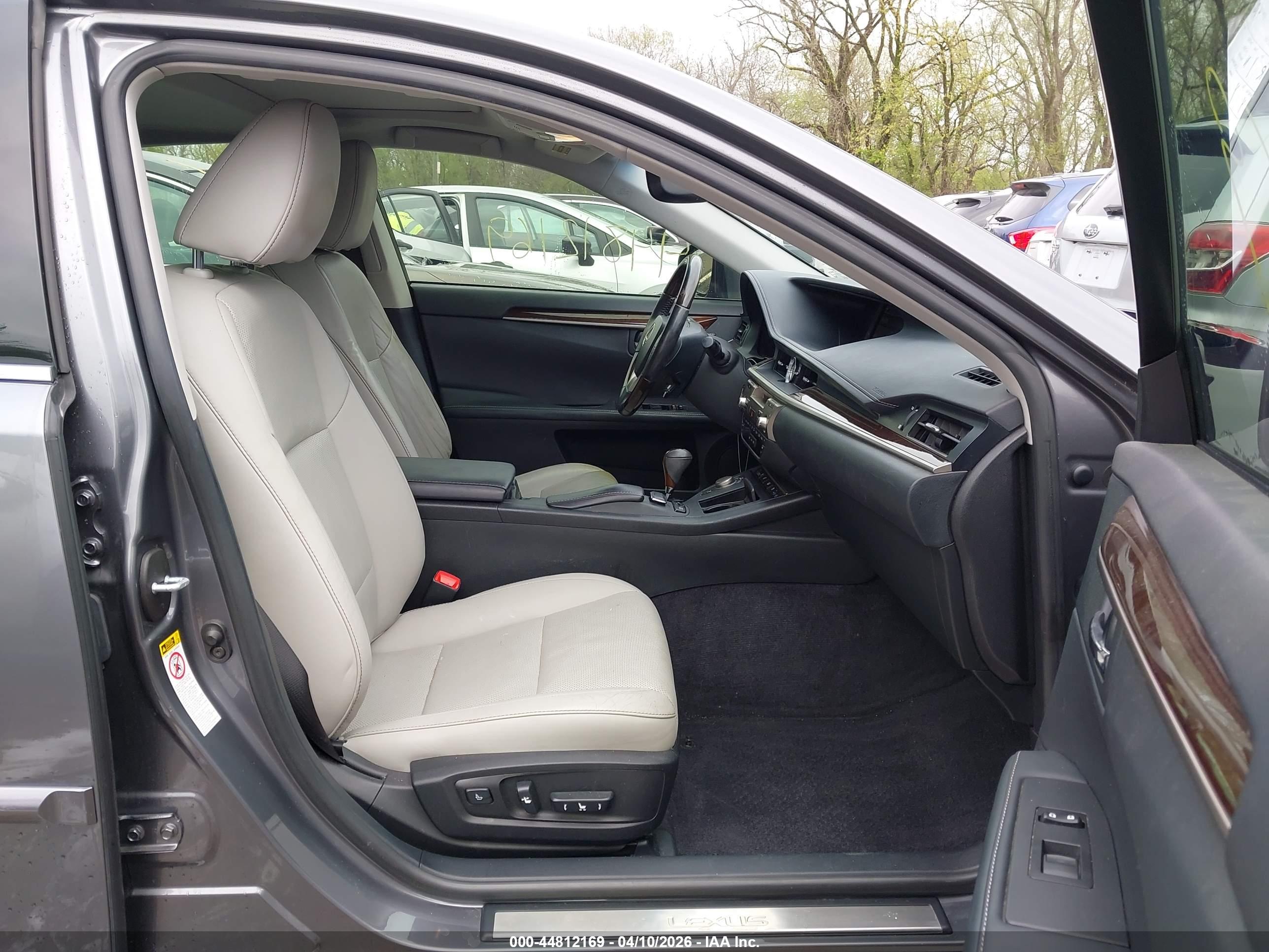 LEXUS ES image 5