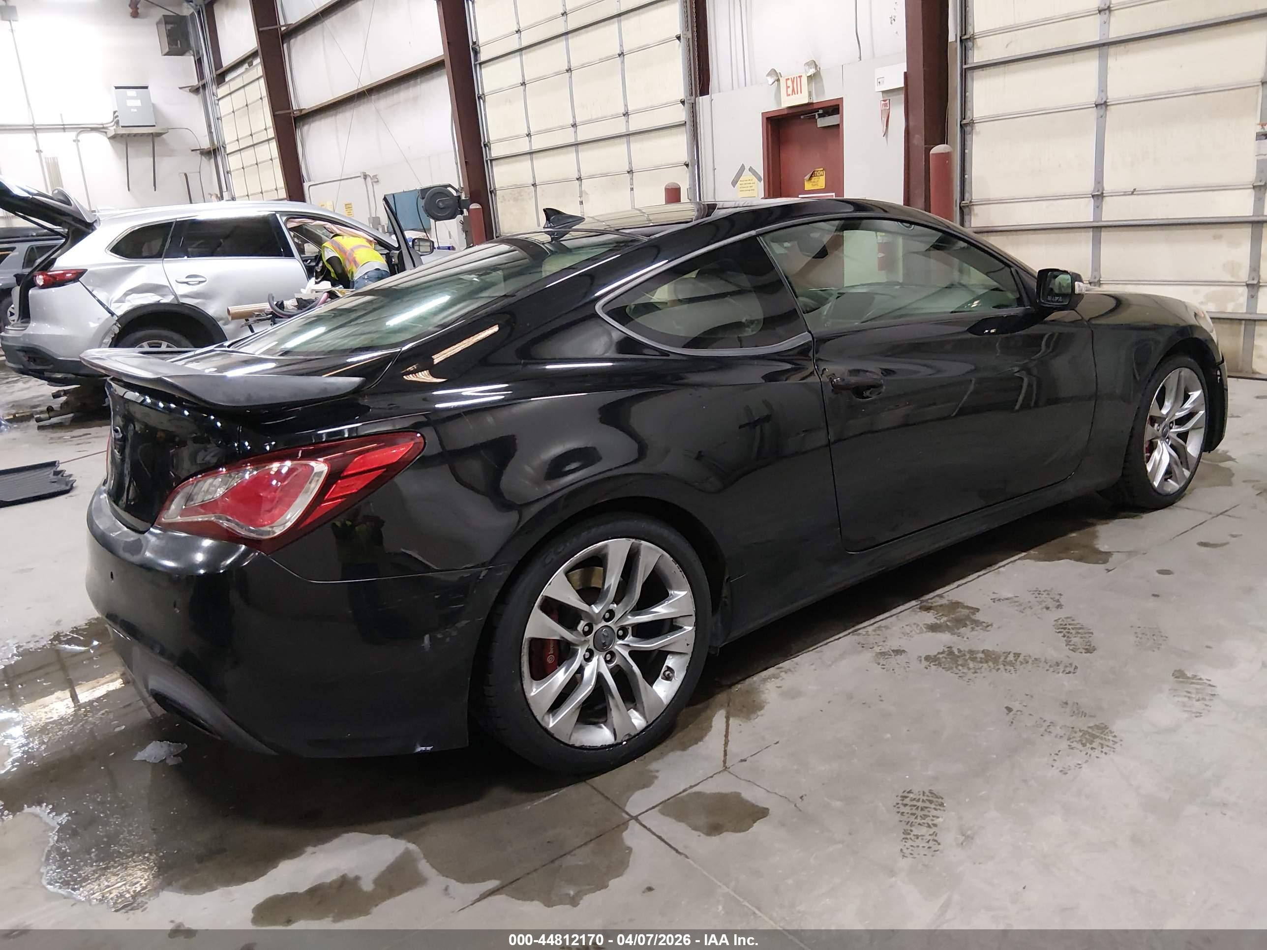 HYUNDAI GENESIS image 4