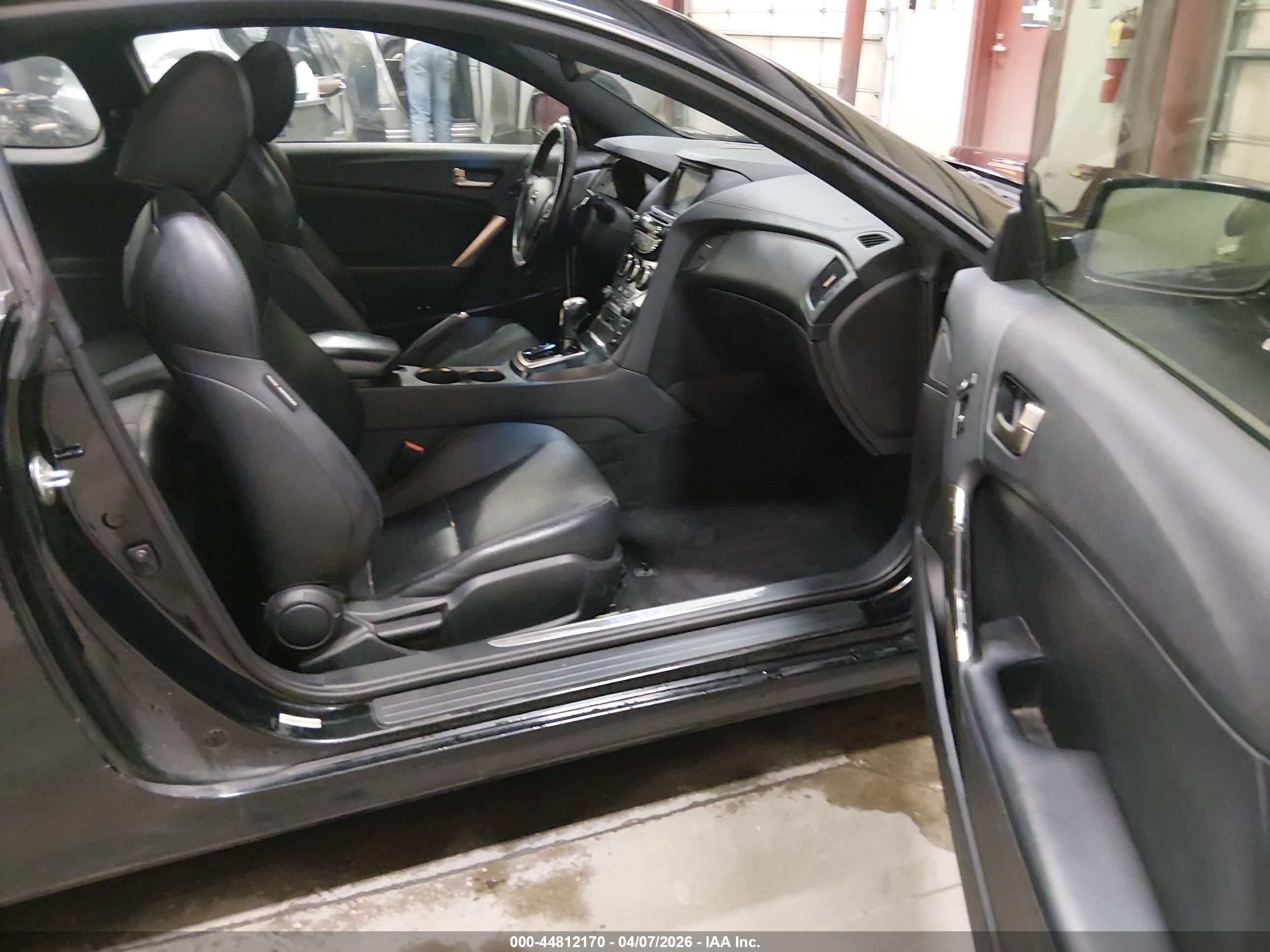 HYUNDAI GENESIS image 5
