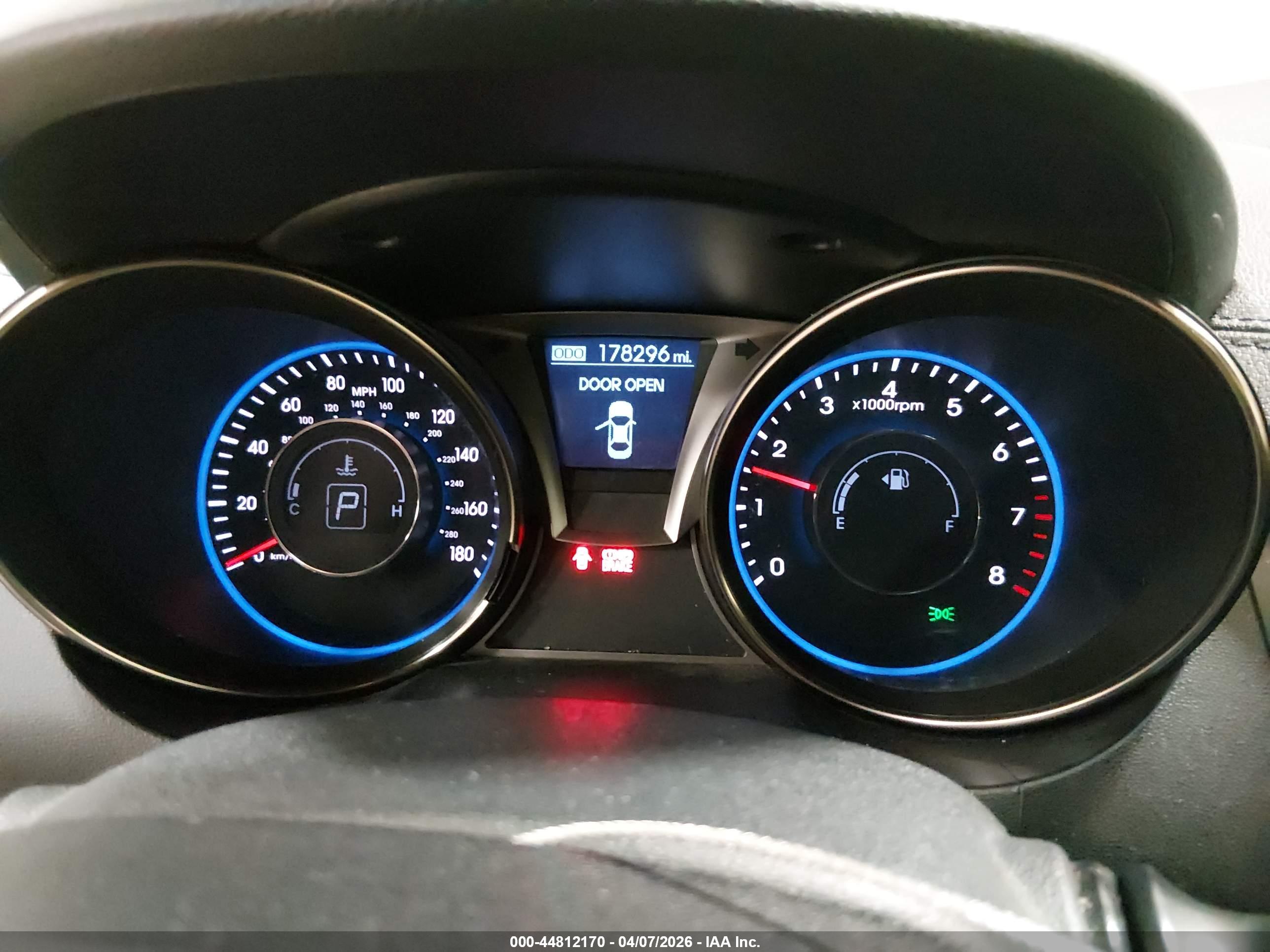 HYUNDAI GENESIS image 7