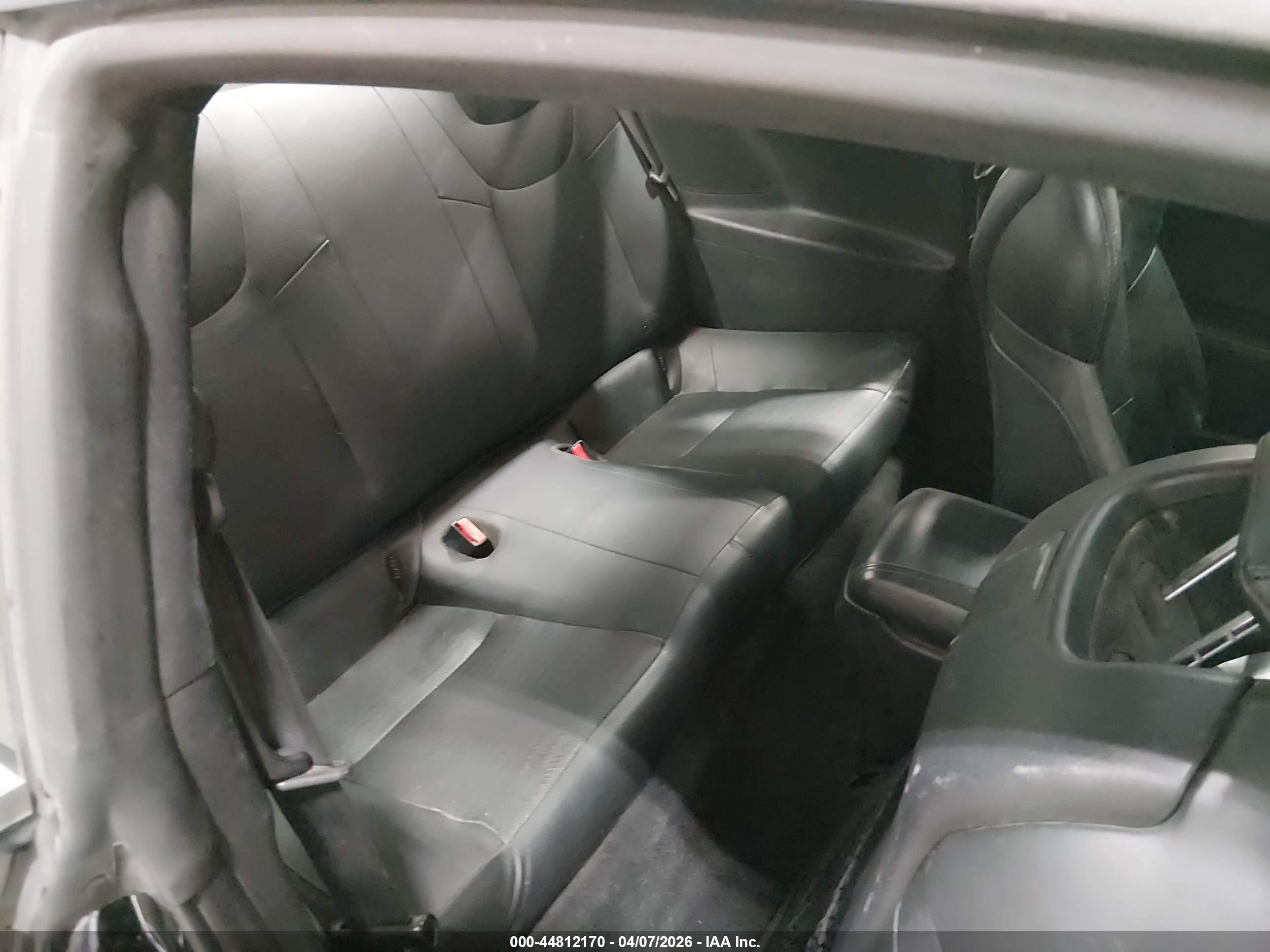 HYUNDAI GENESIS image 8