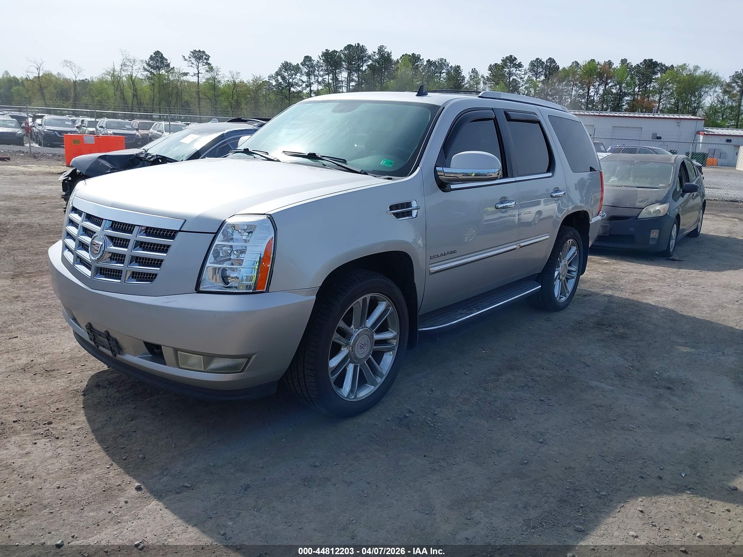 CADILLAC ESCALADE image 2