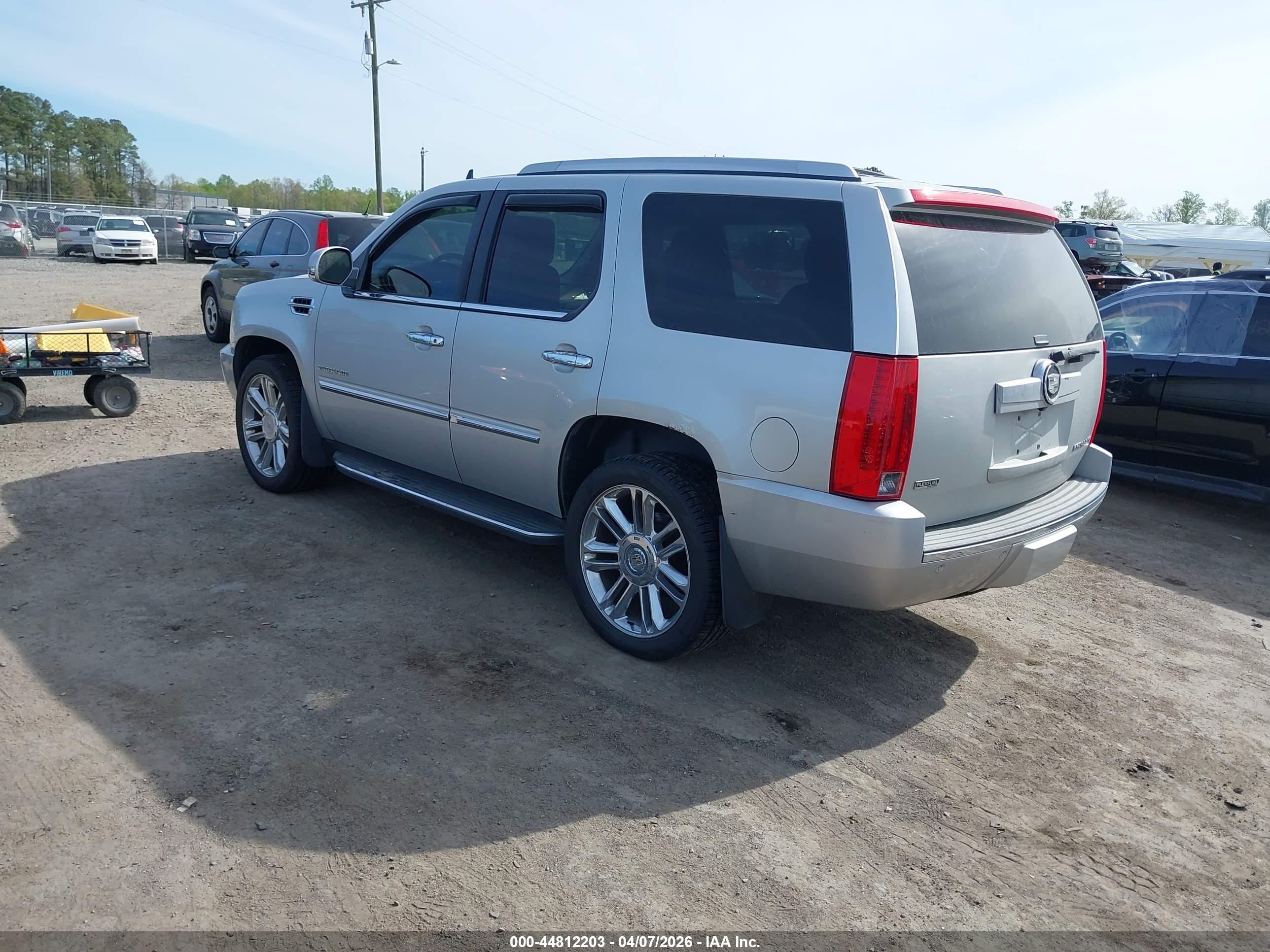 CADILLAC ESCALADE image 3