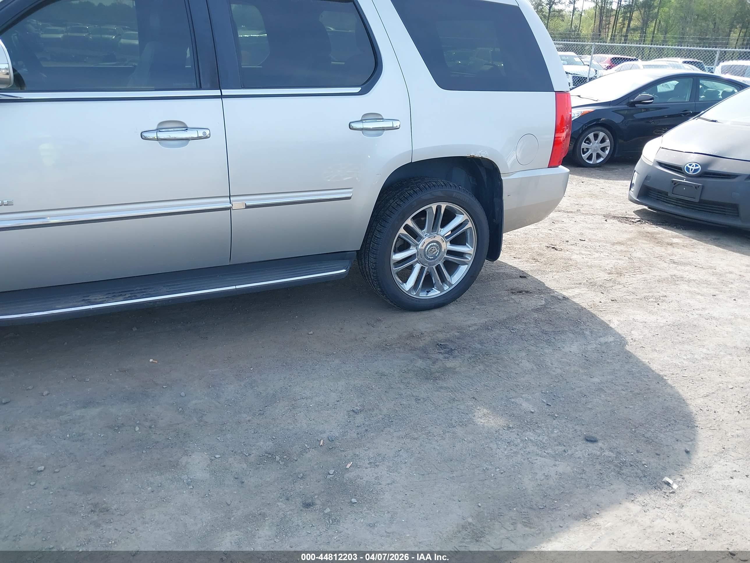 CADILLAC ESCALADE image 6