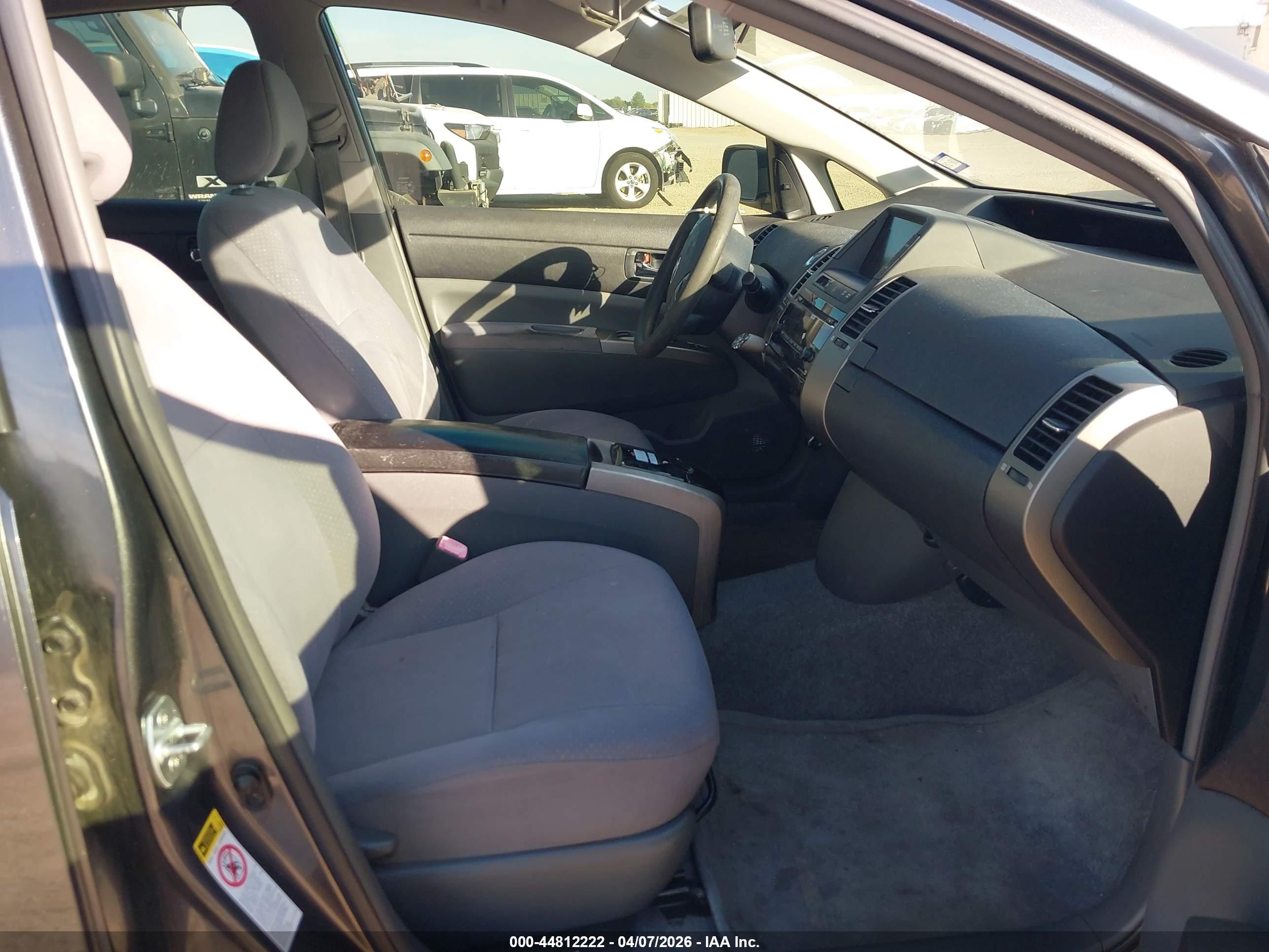 TOYOTA PRIUS image 5