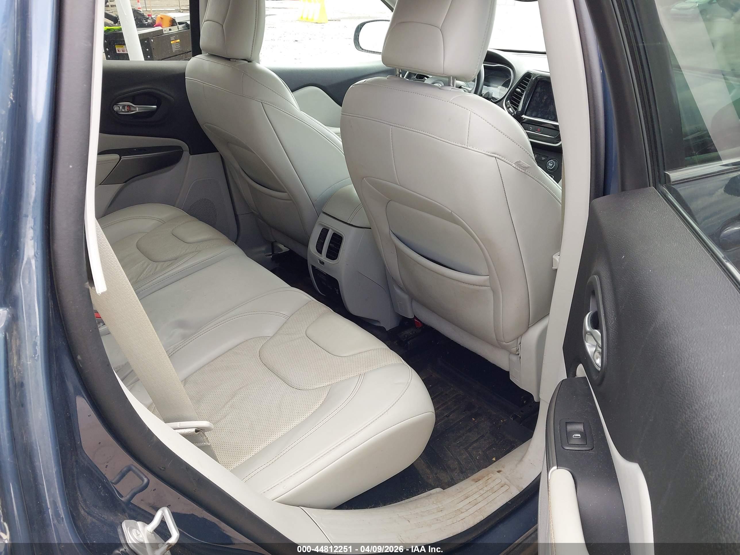 JEEP CHEROKEE image 8