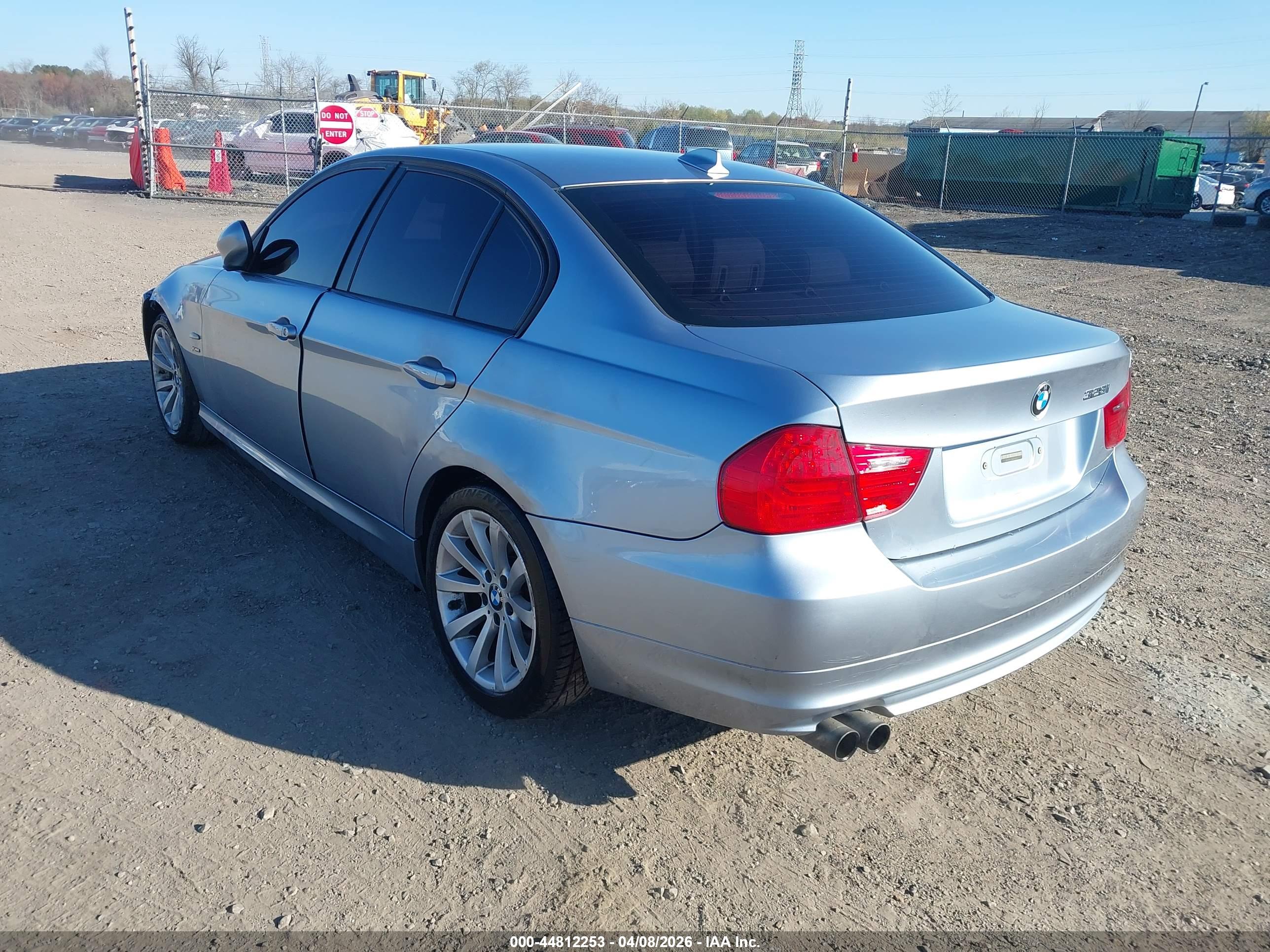 BMW 328I image 3