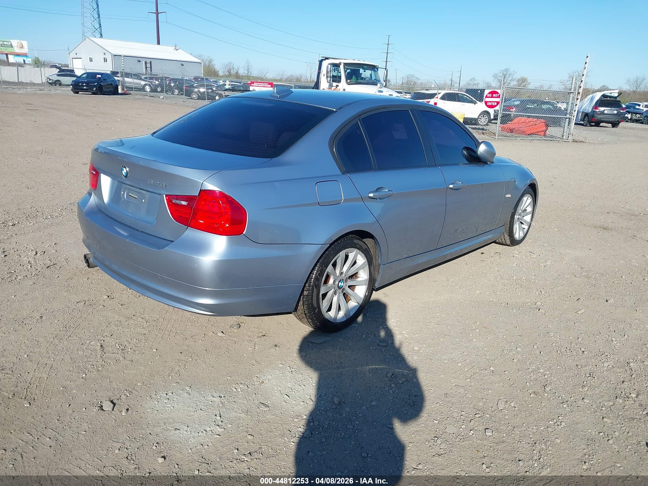 BMW 328I image 4
