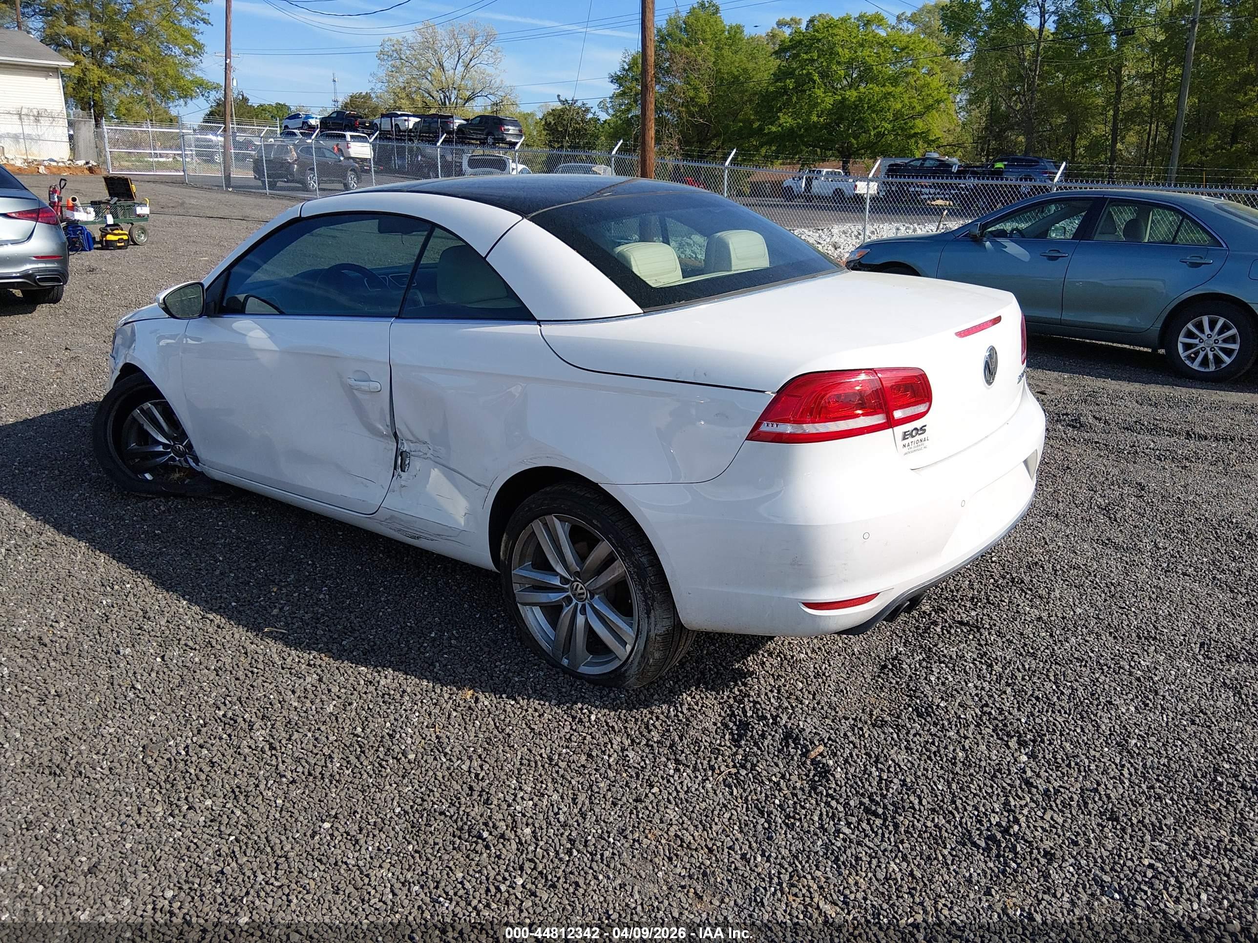 VOLKSWAGEN EOS image 3