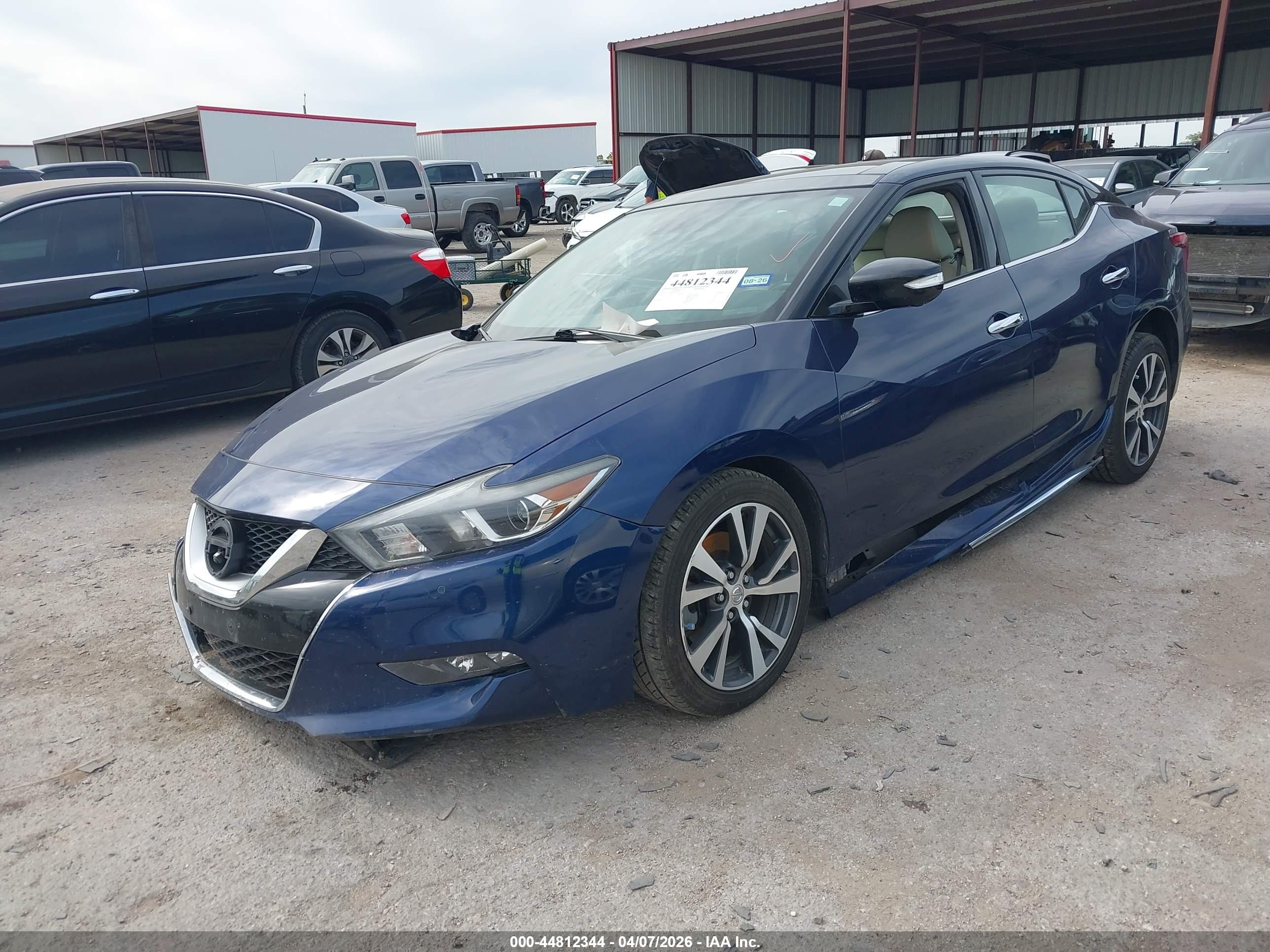NISSAN MAXIMA image 2
