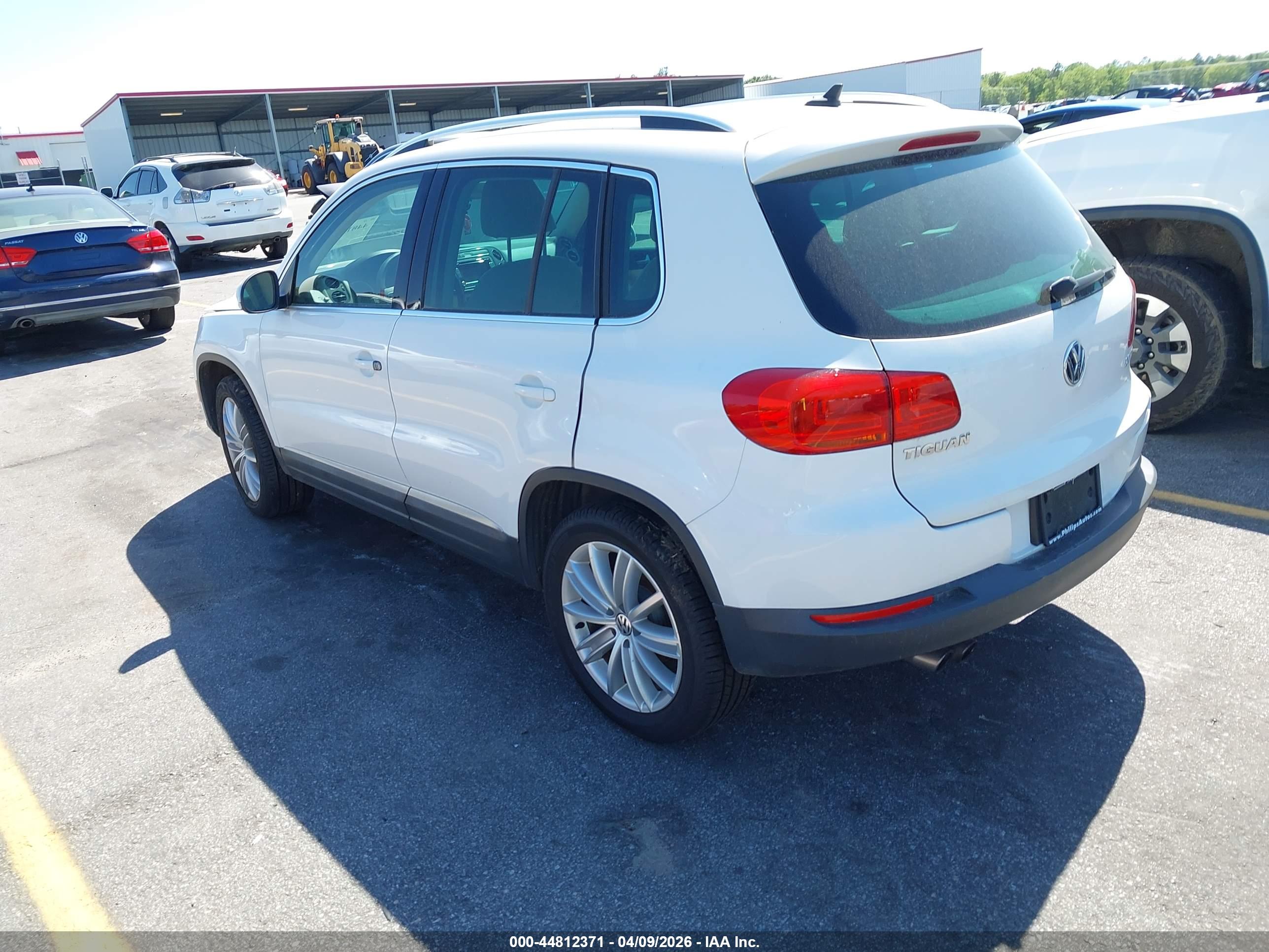 VOLKSWAGEN TIGUAN image 3