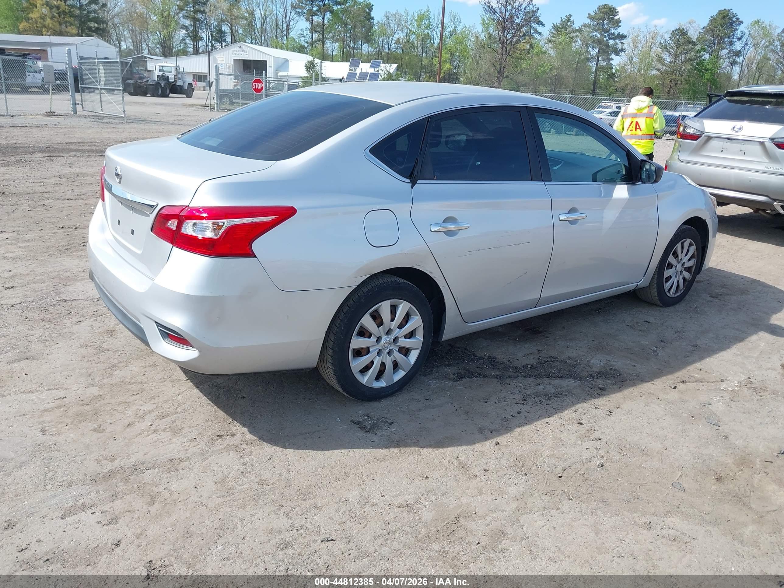 NISSAN SENTRA image 4