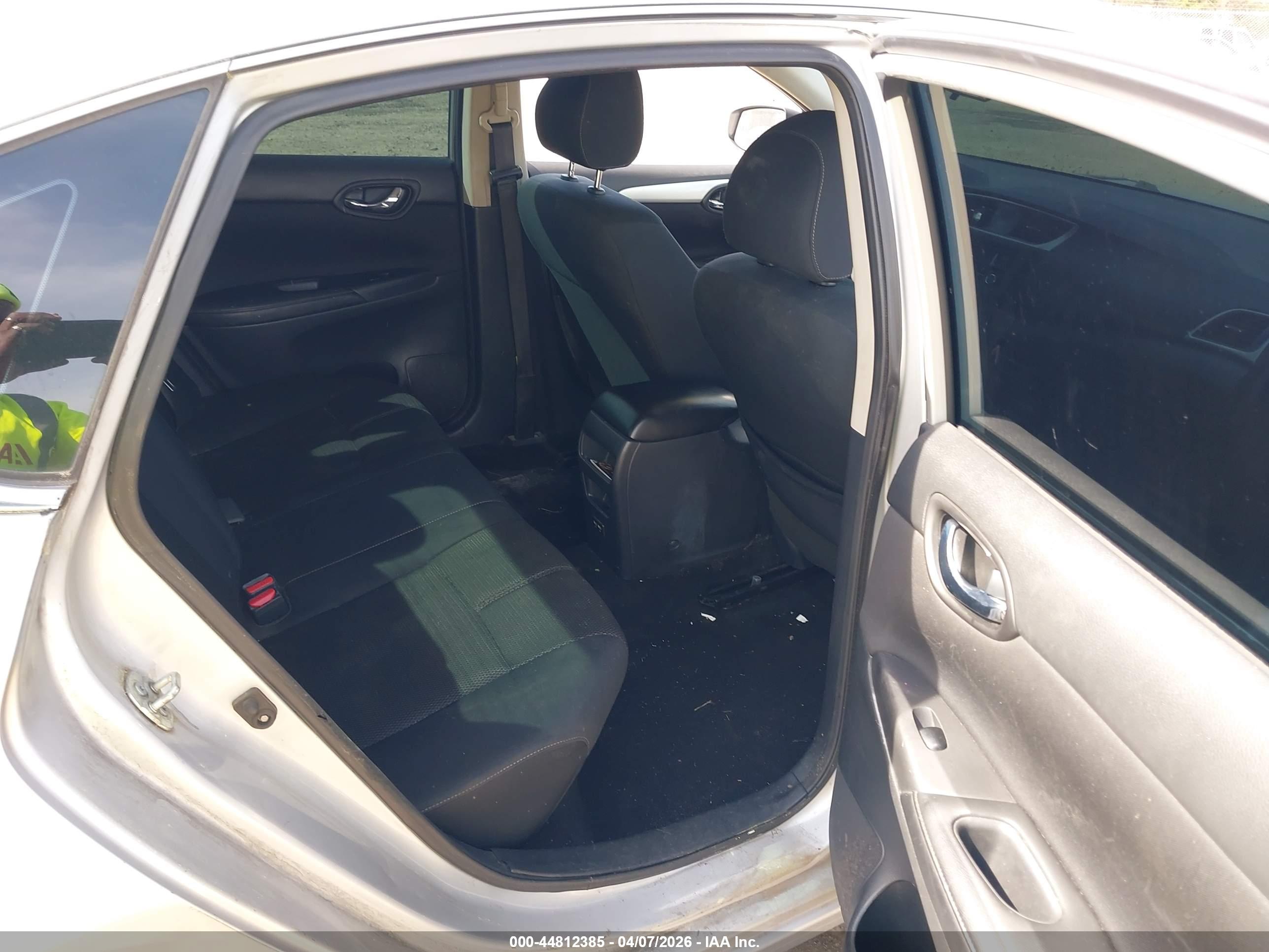 NISSAN SENTRA image 8