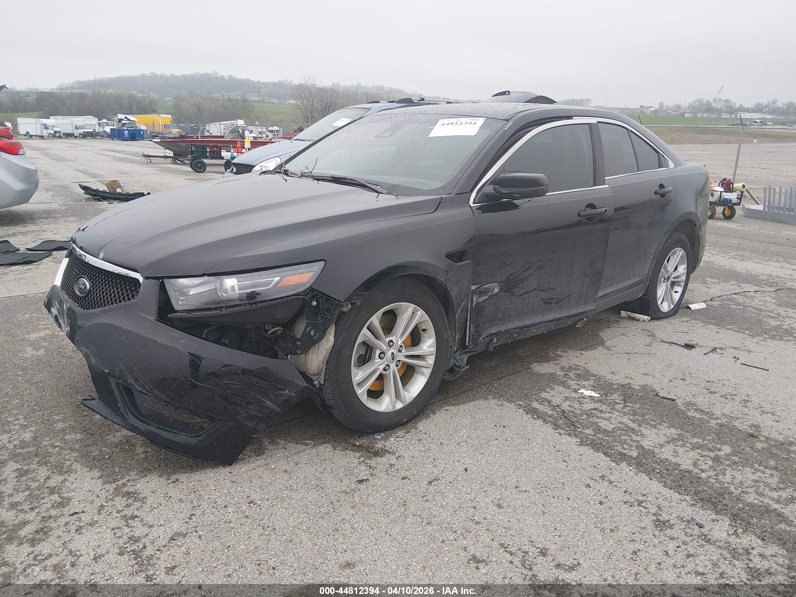 FORD TAURUS image 2