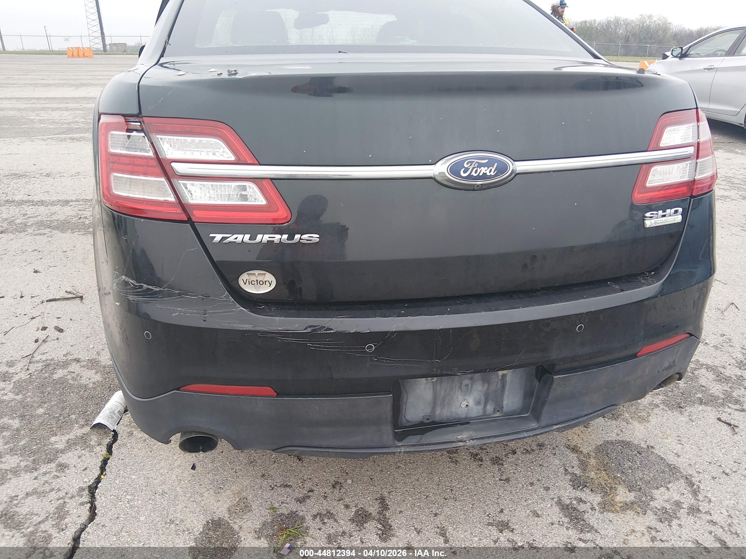 FORD TAURUS image 6