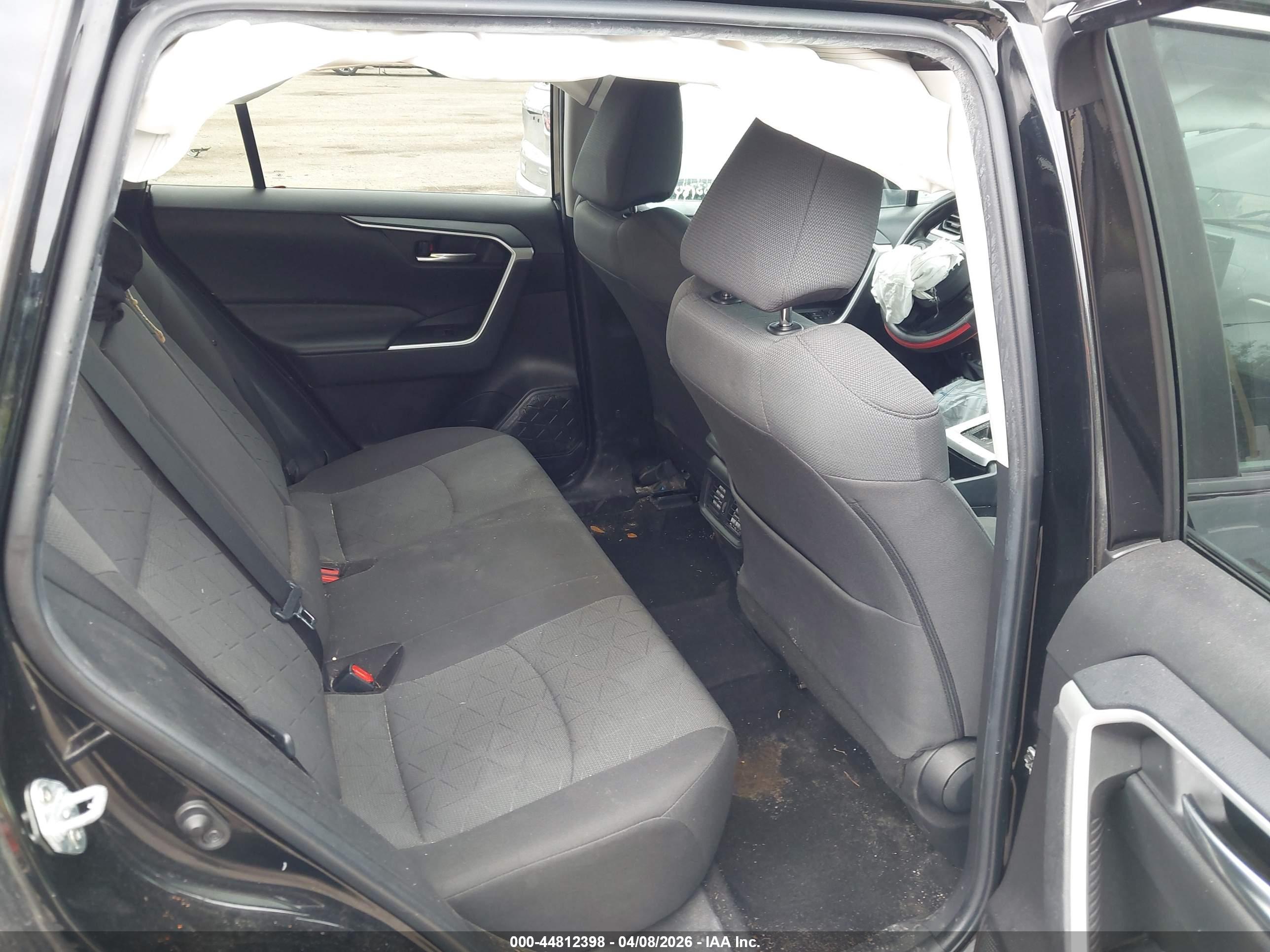 TOYOTA RAV4 image 8