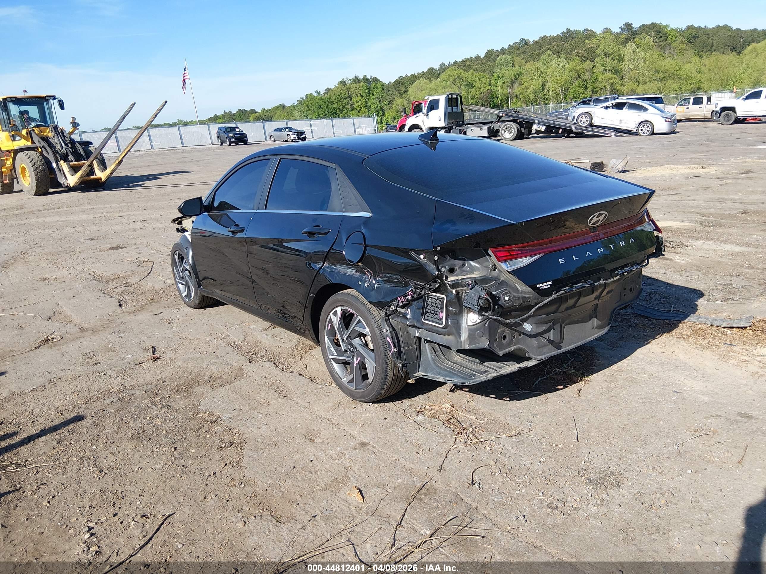 HYUNDAI ELANTRA image 3