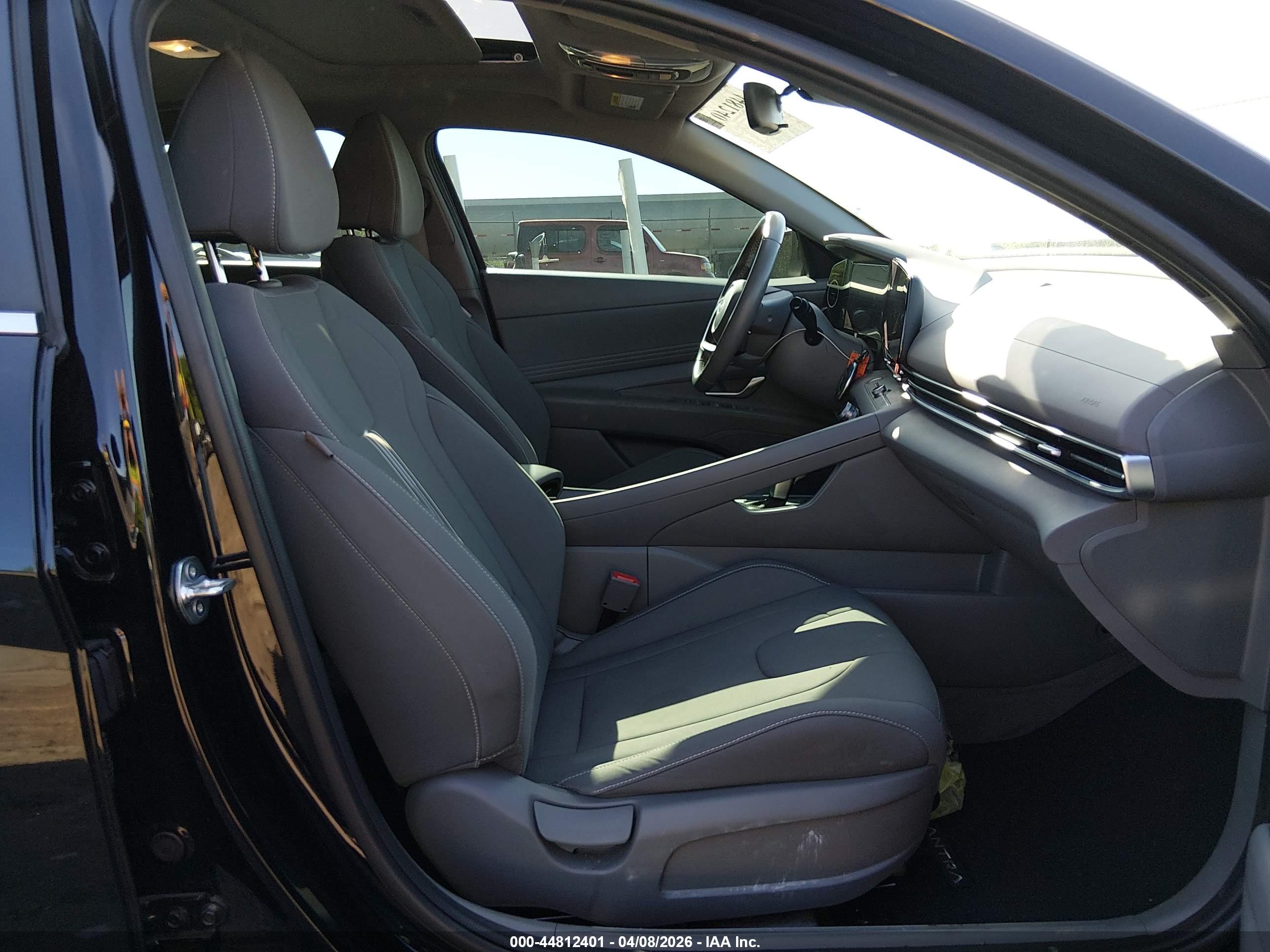 HYUNDAI ELANTRA image 5