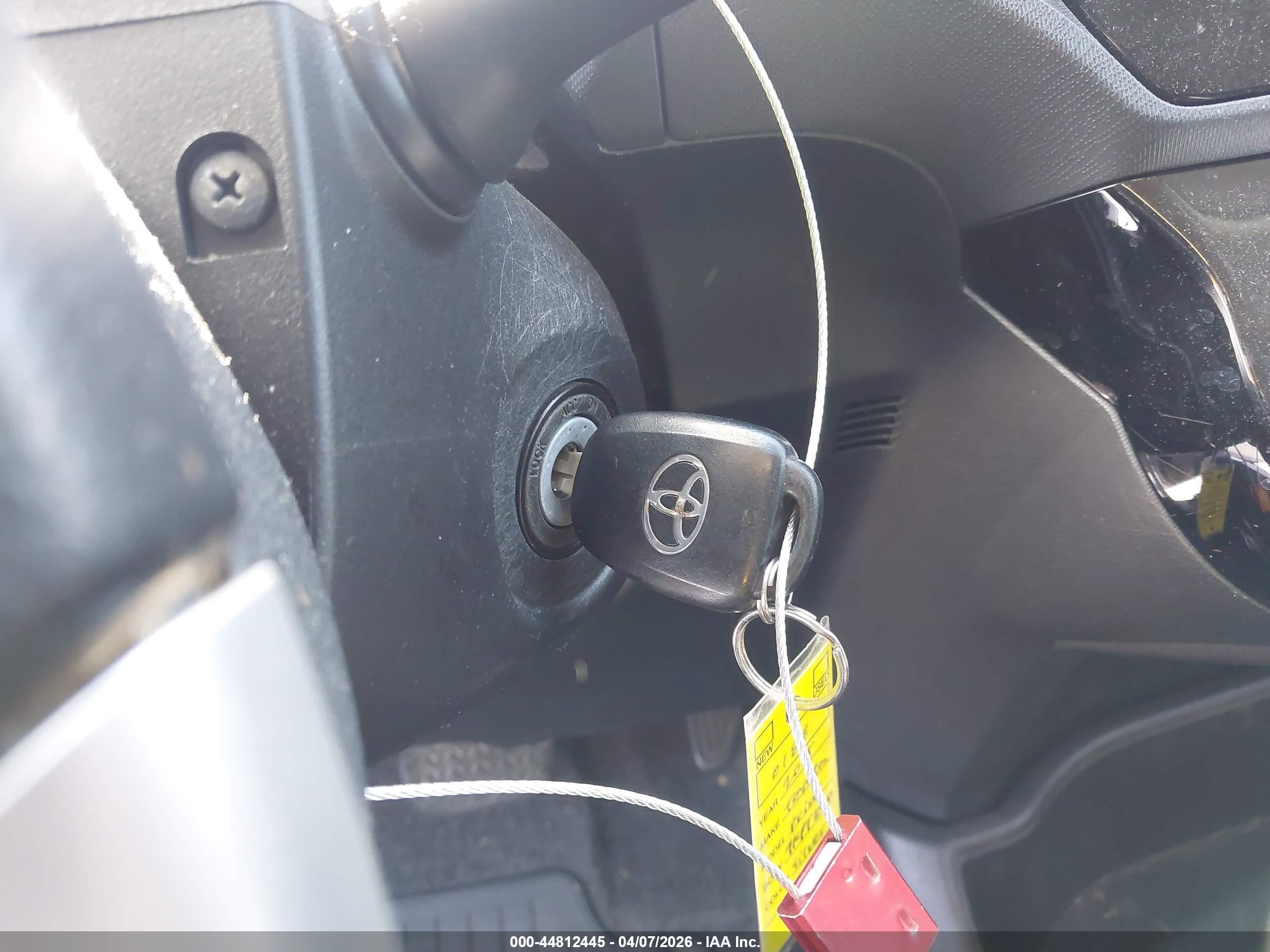 TOYOTA PRIUS image 11