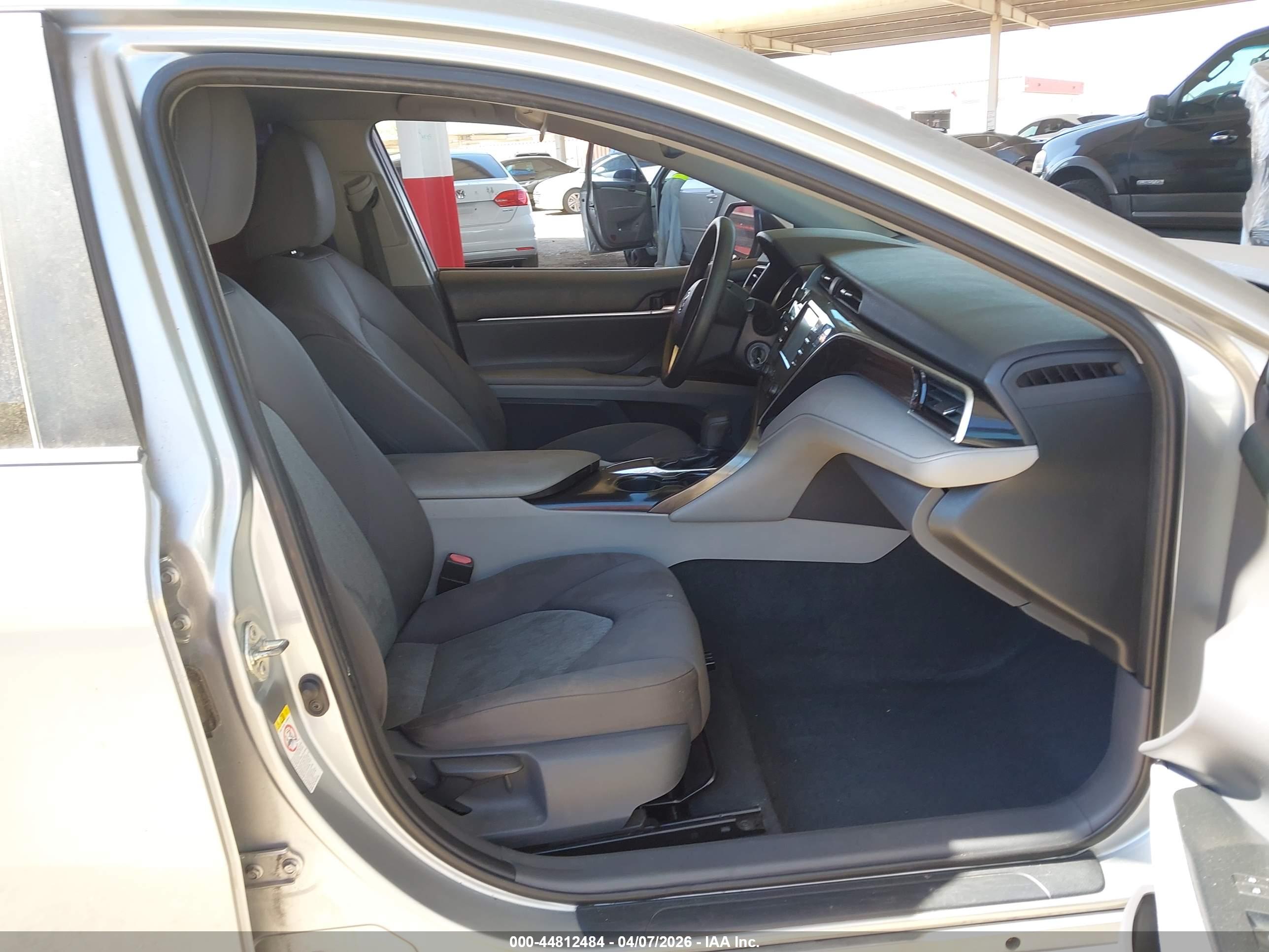 TOYOTA CAMRY image 5