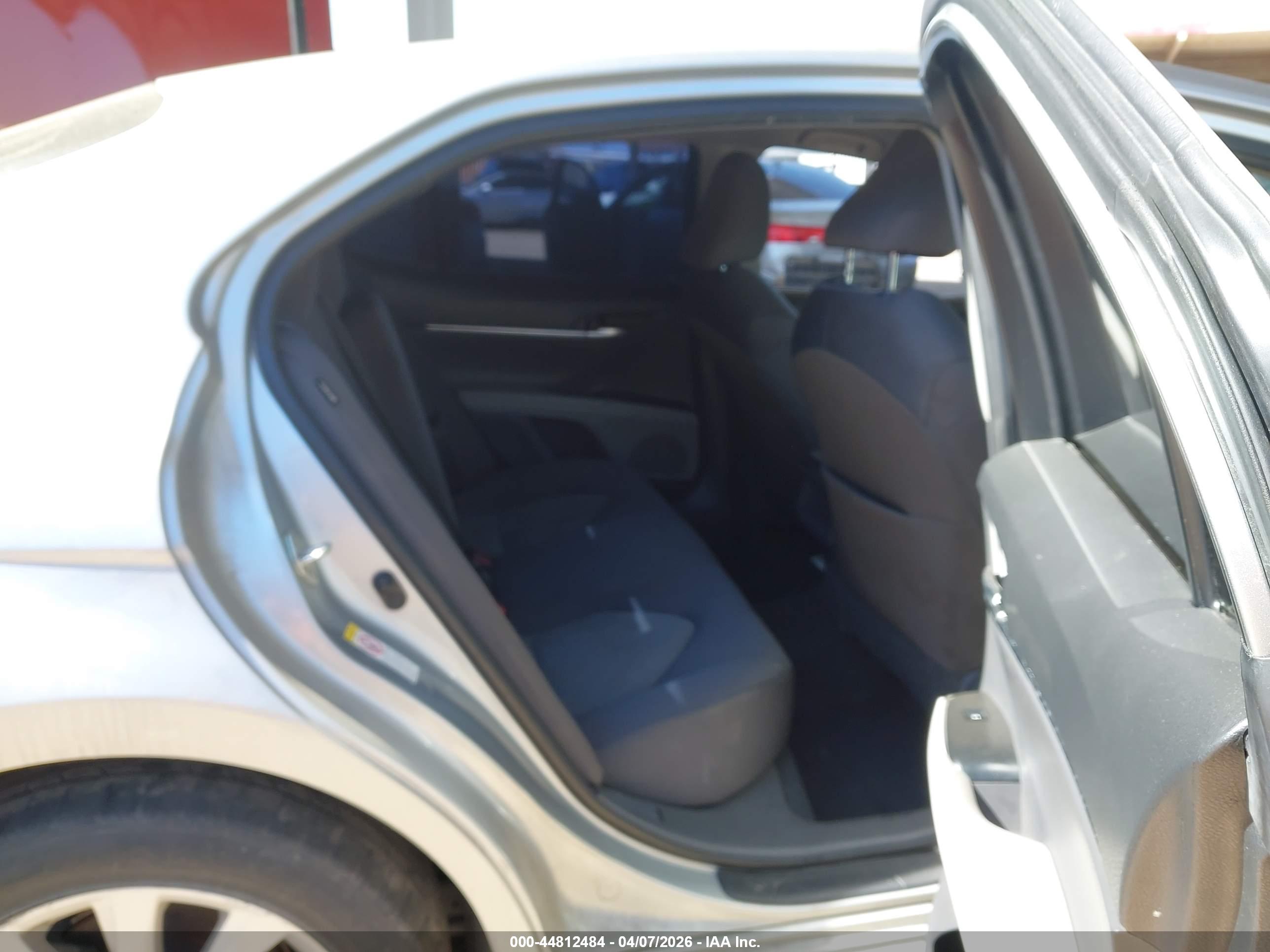 TOYOTA CAMRY image 8