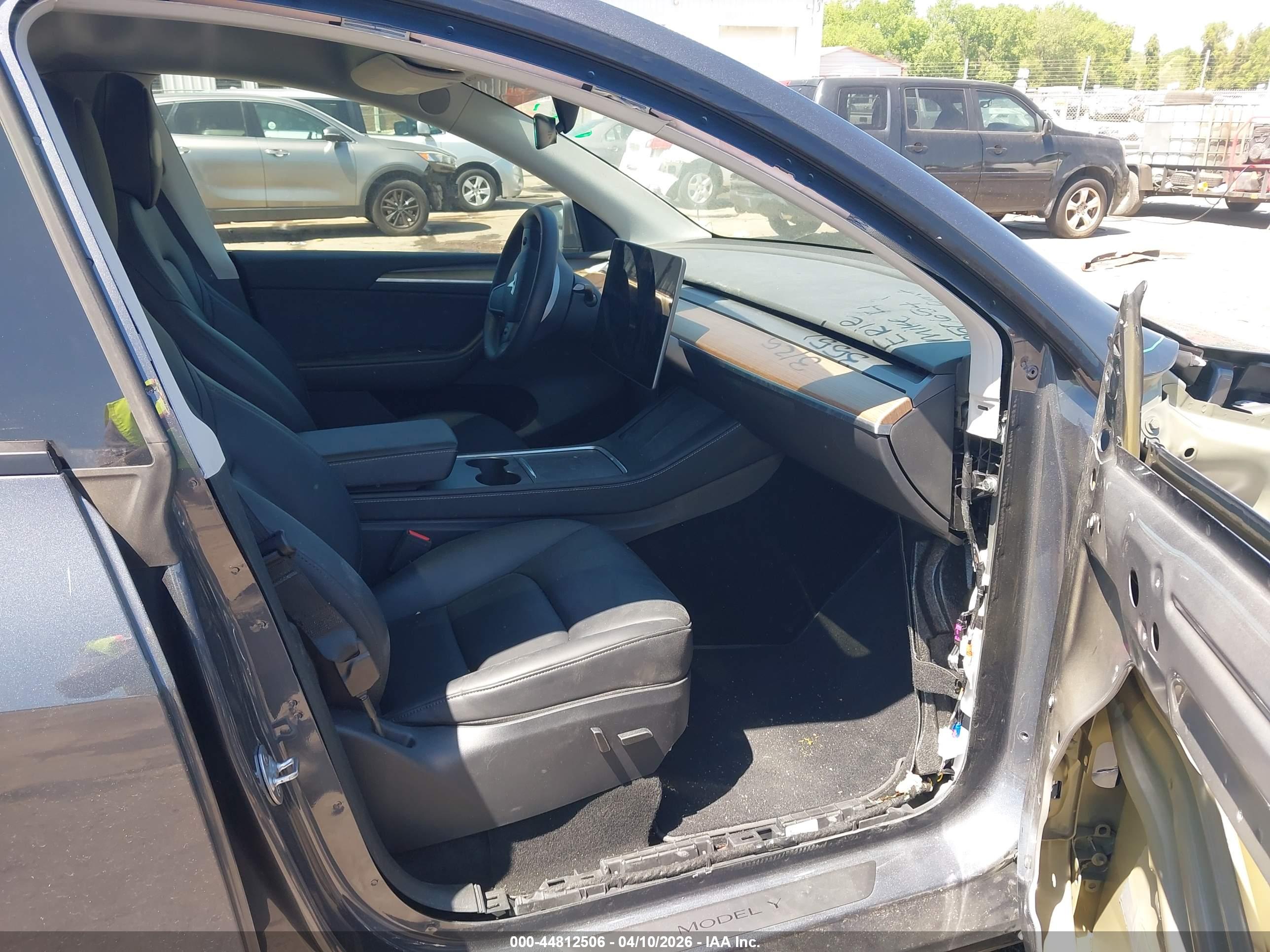 TESLA MODEL image 5