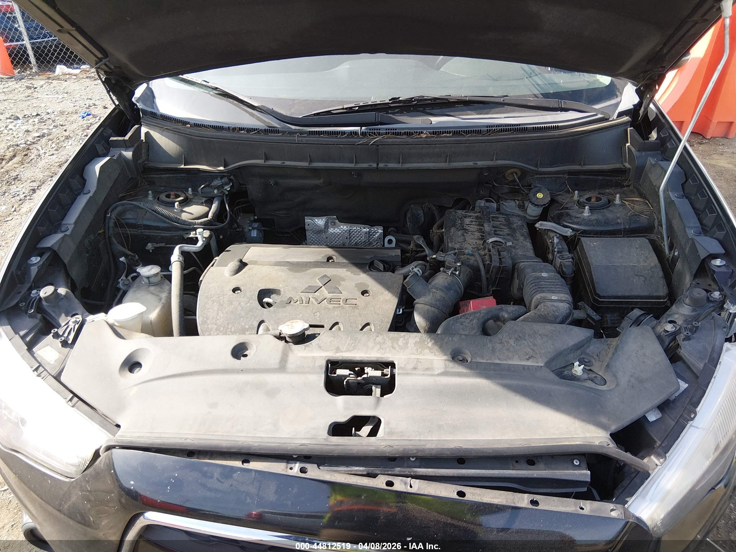 MITSUBISHI OUTLANDER image 10