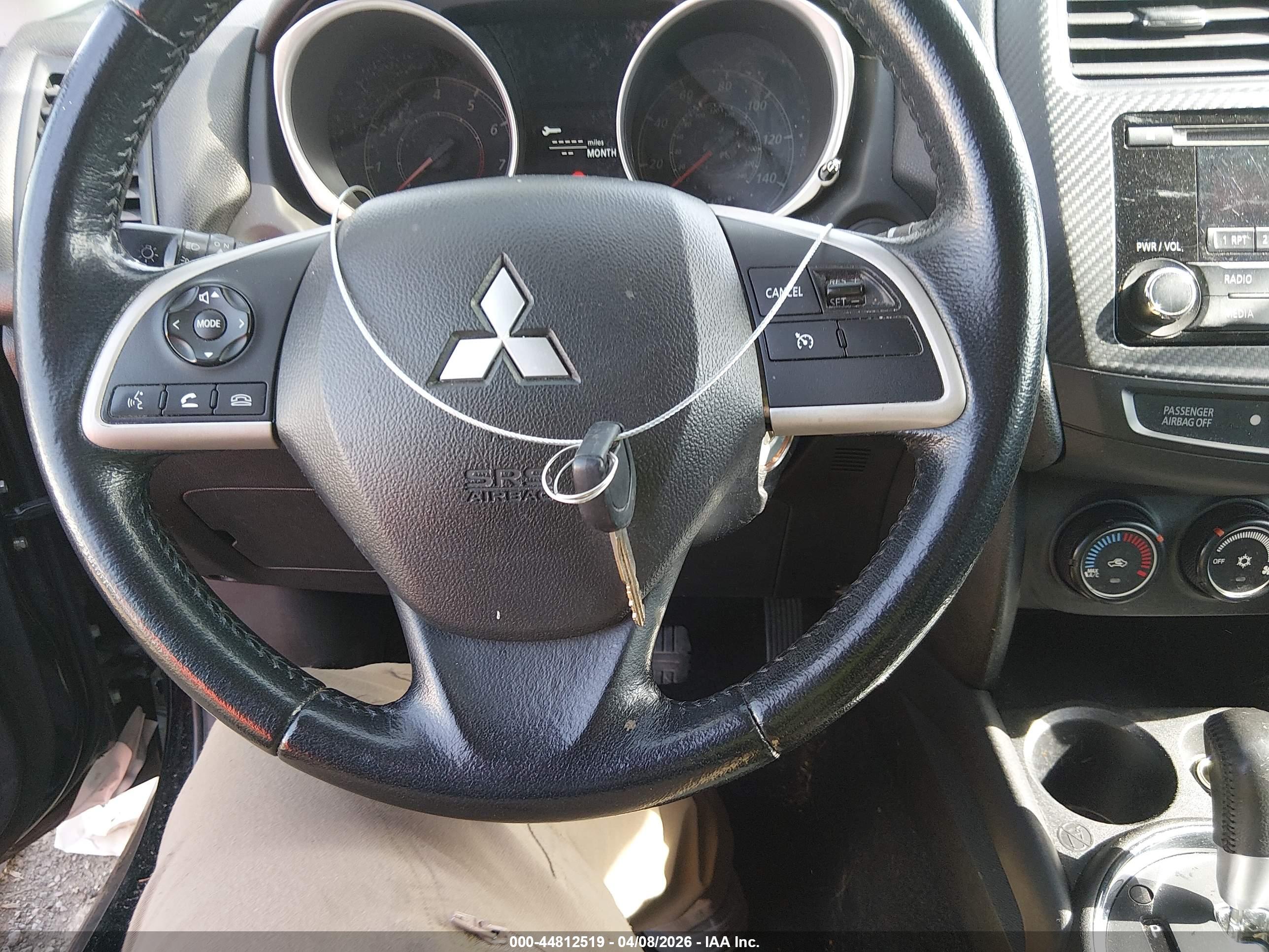 MITSUBISHI OUTLANDER image 11
