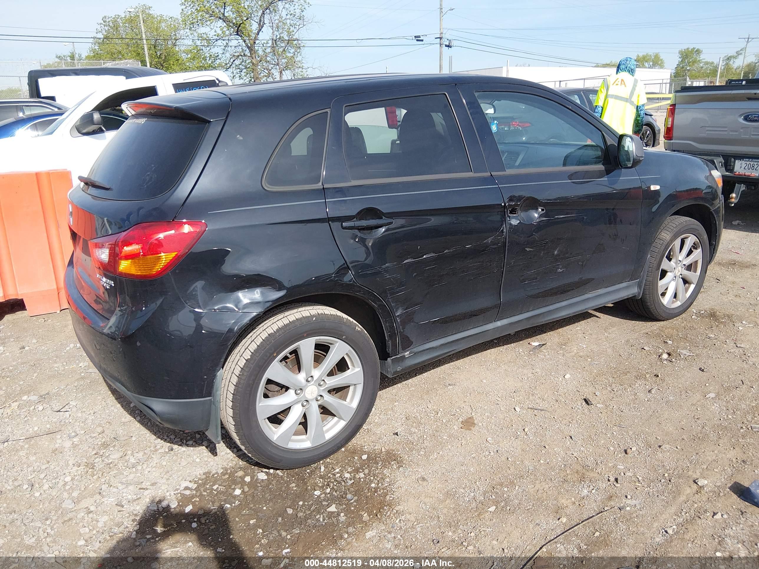 MITSUBISHI OUTLANDER image 4