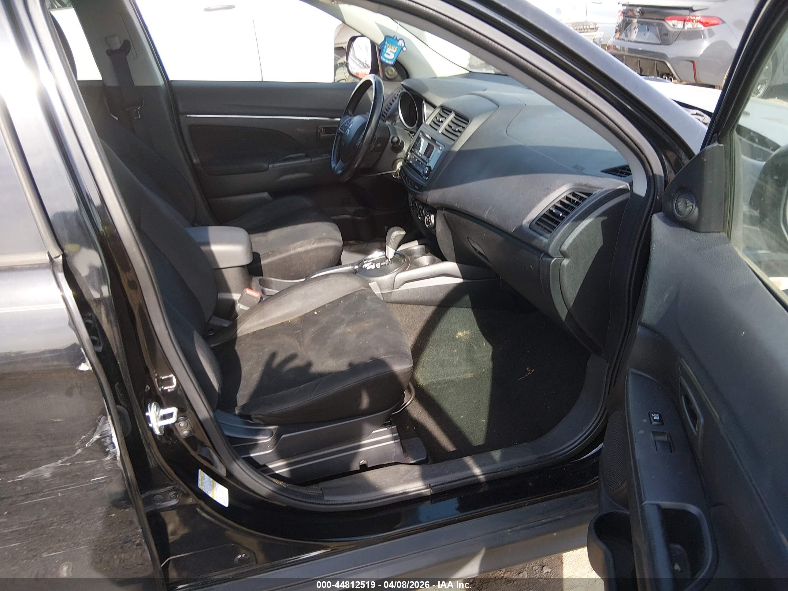 MITSUBISHI OUTLANDER image 5