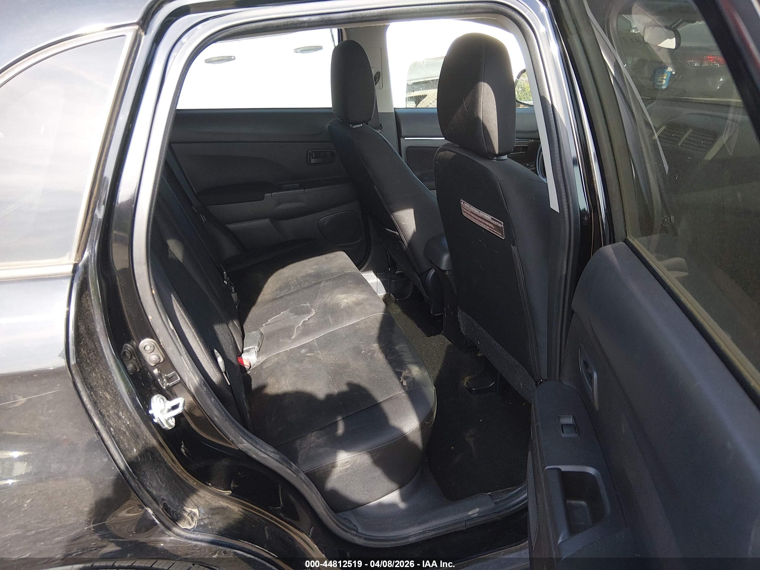 MITSUBISHI OUTLANDER image 8