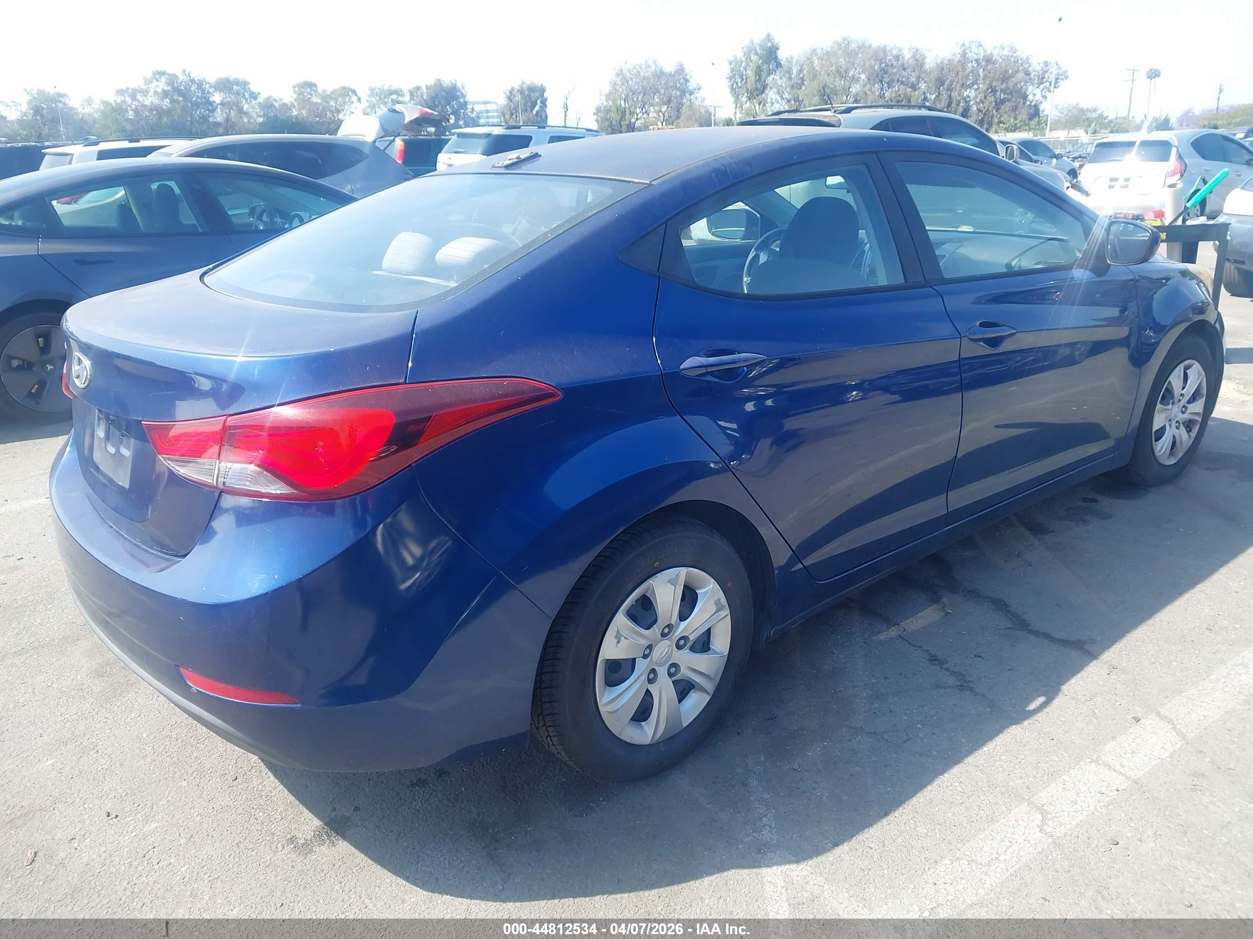 HYUNDAI ELANTRA image 4