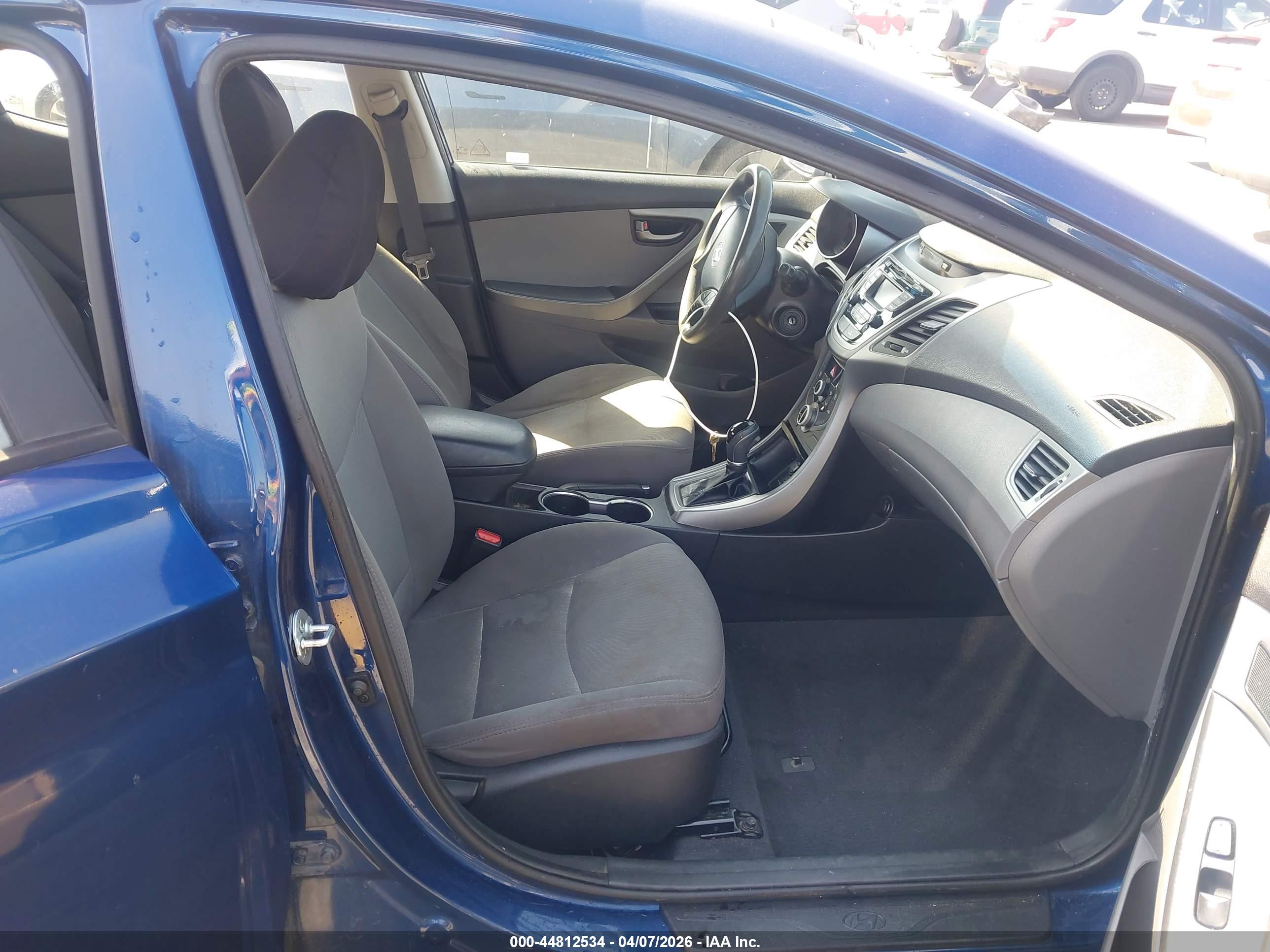 HYUNDAI ELANTRA image 5