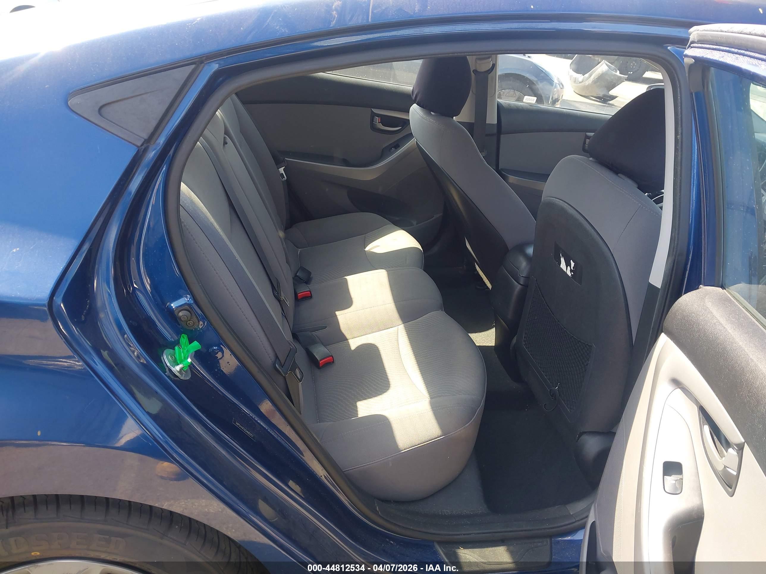 HYUNDAI ELANTRA image 8