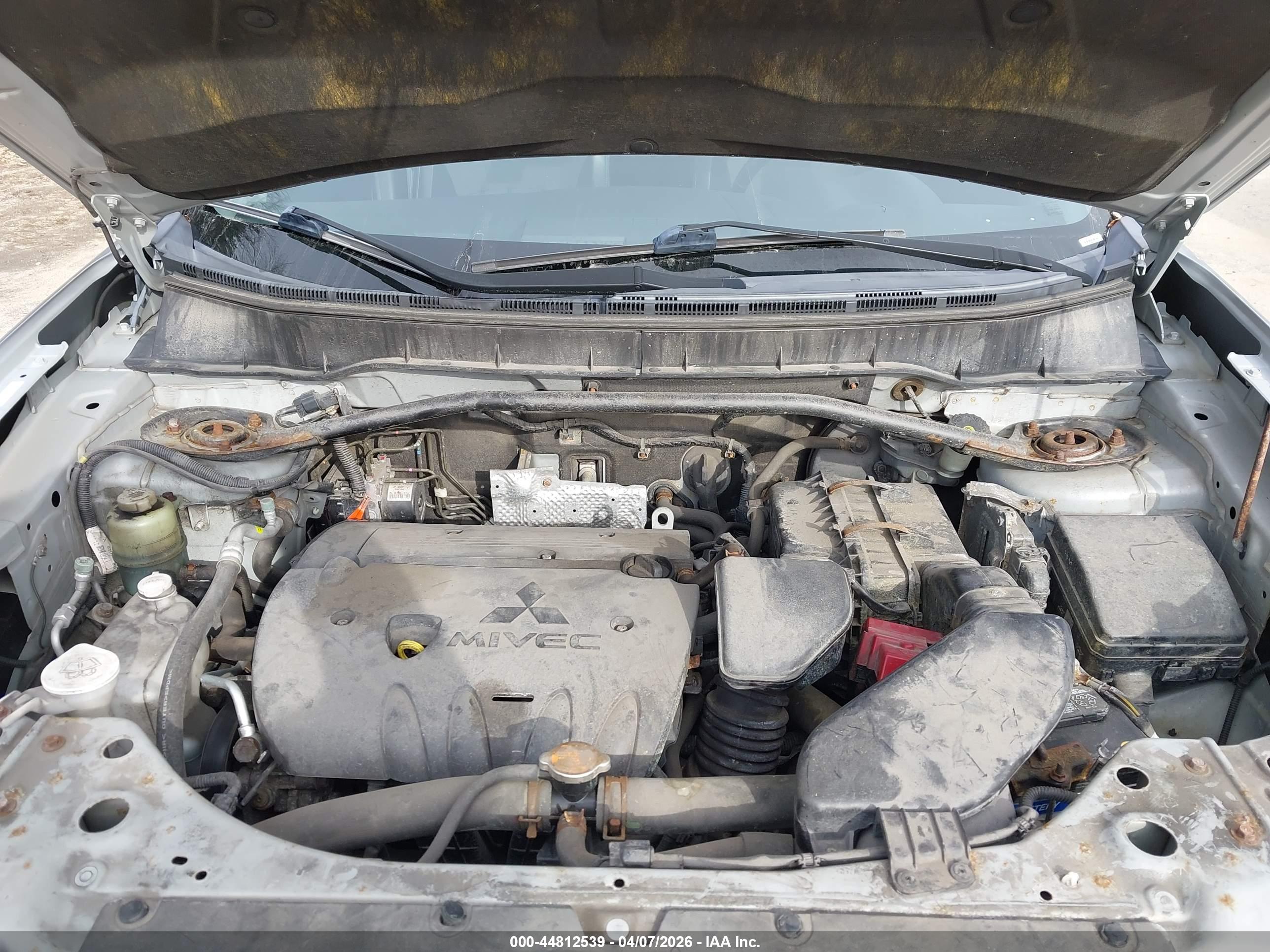 MITSUBISHI OUTLANDER image 10