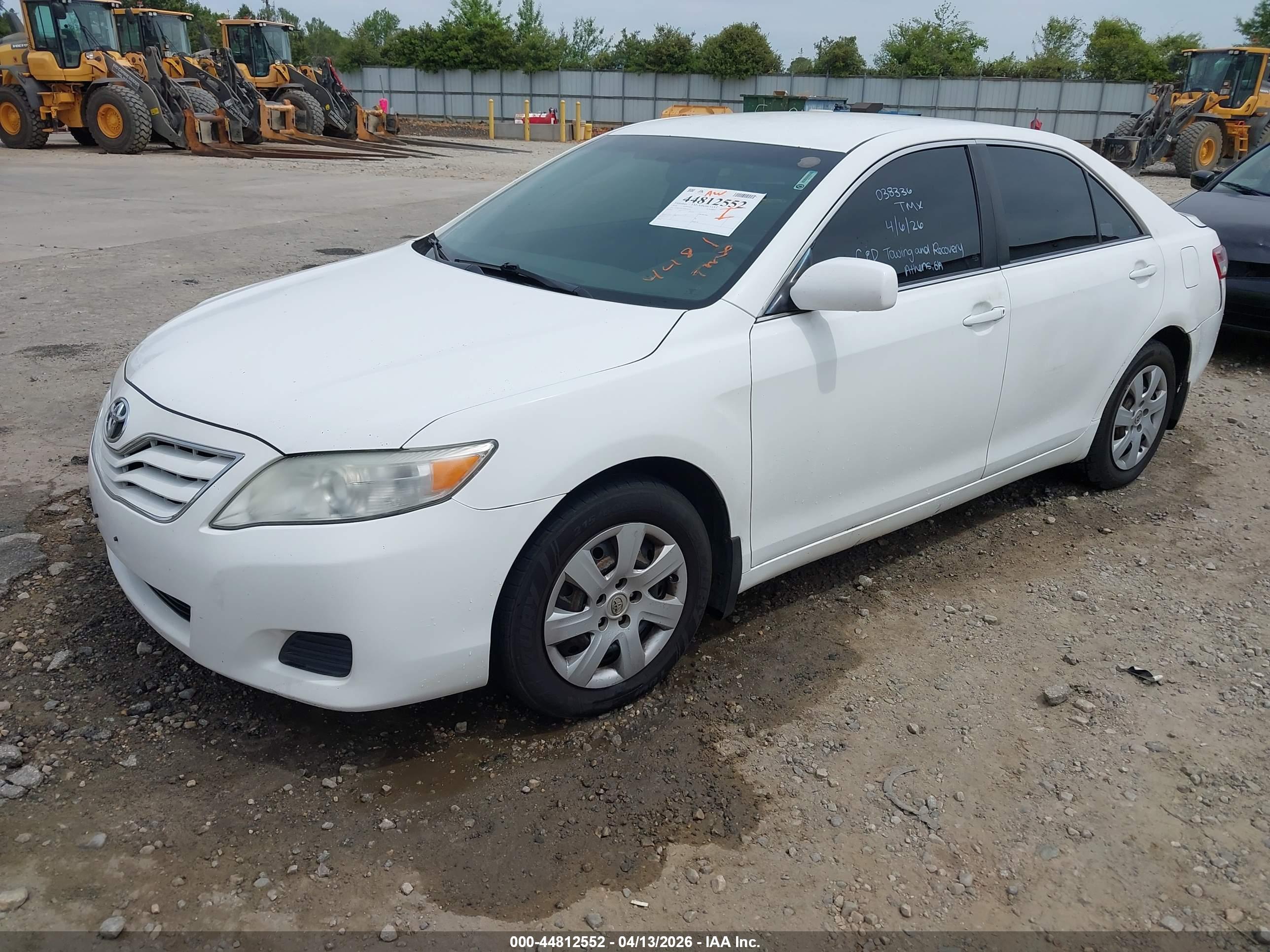 TOYOTA CAMRY image 2