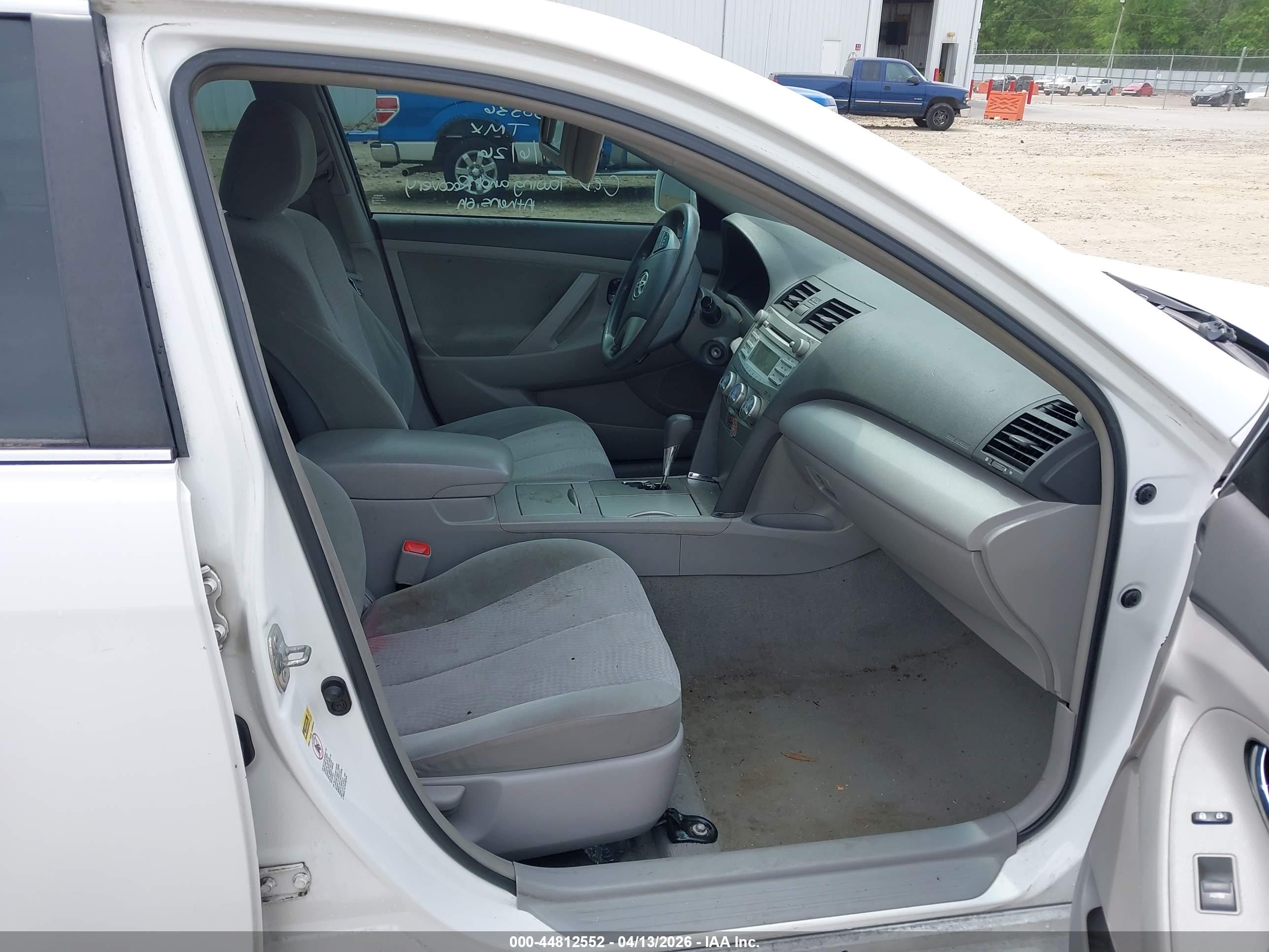 TOYOTA CAMRY image 5