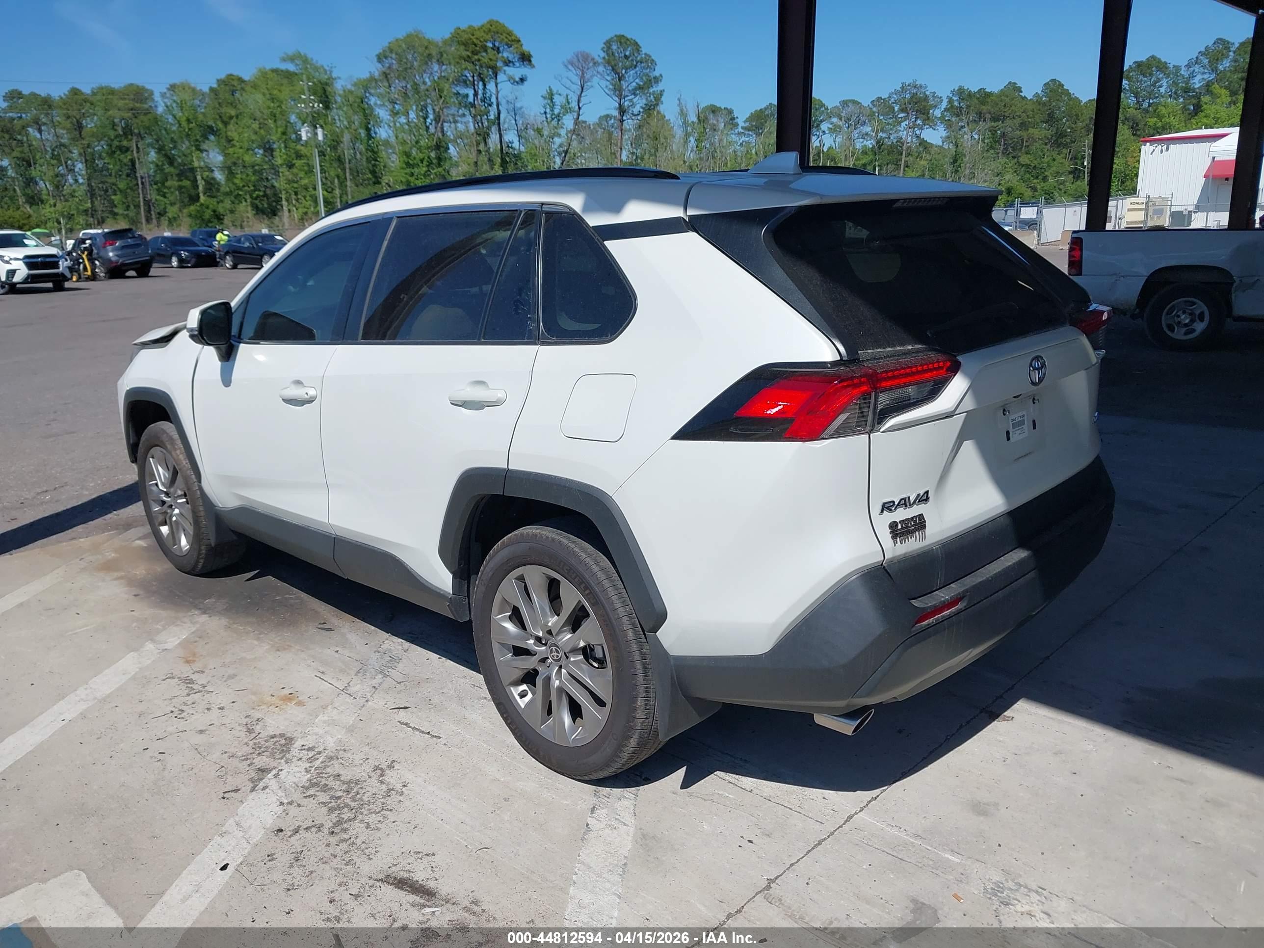 TOYOTA RAV4 image 3
