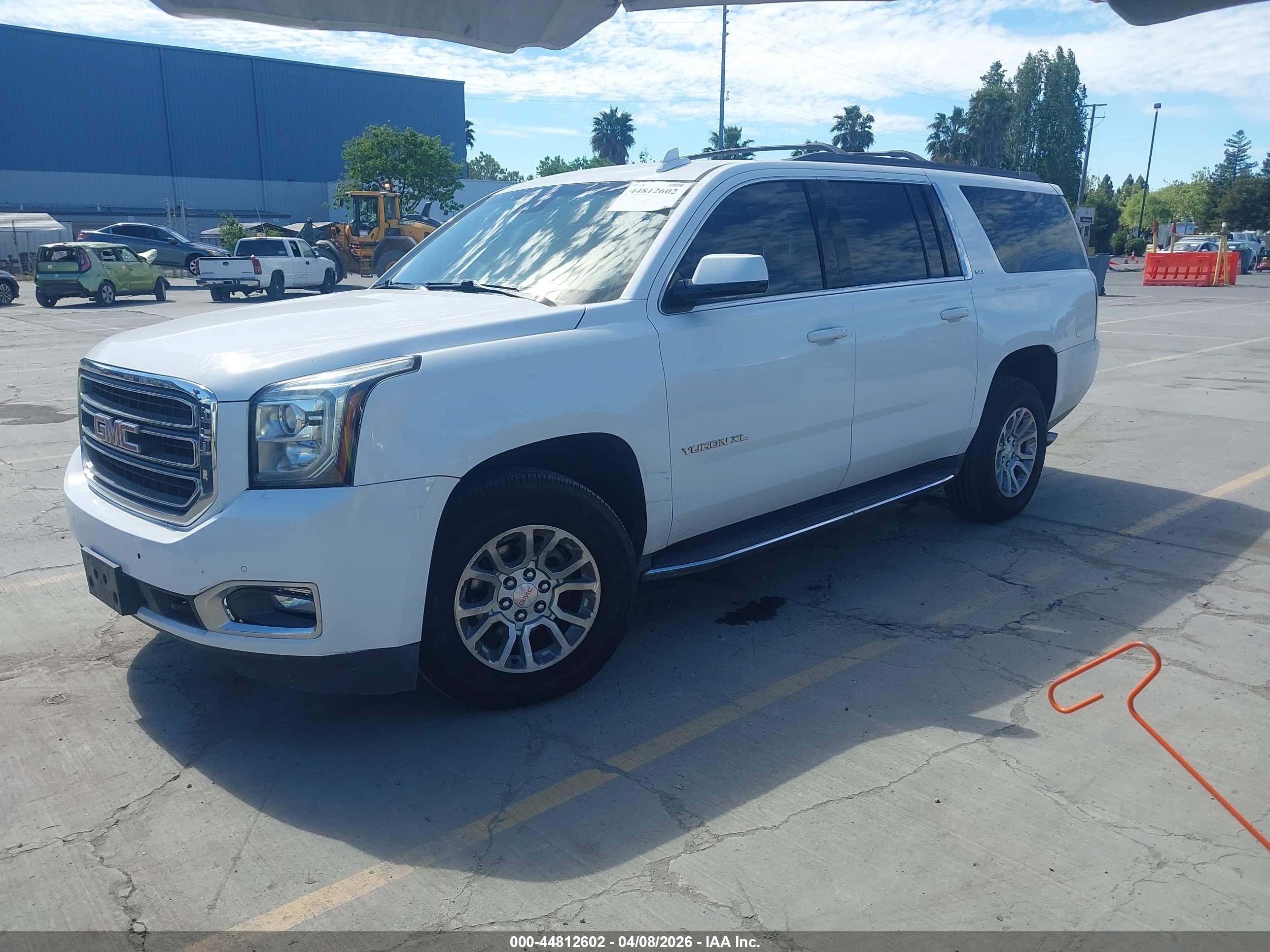 GMC YUKON image 2