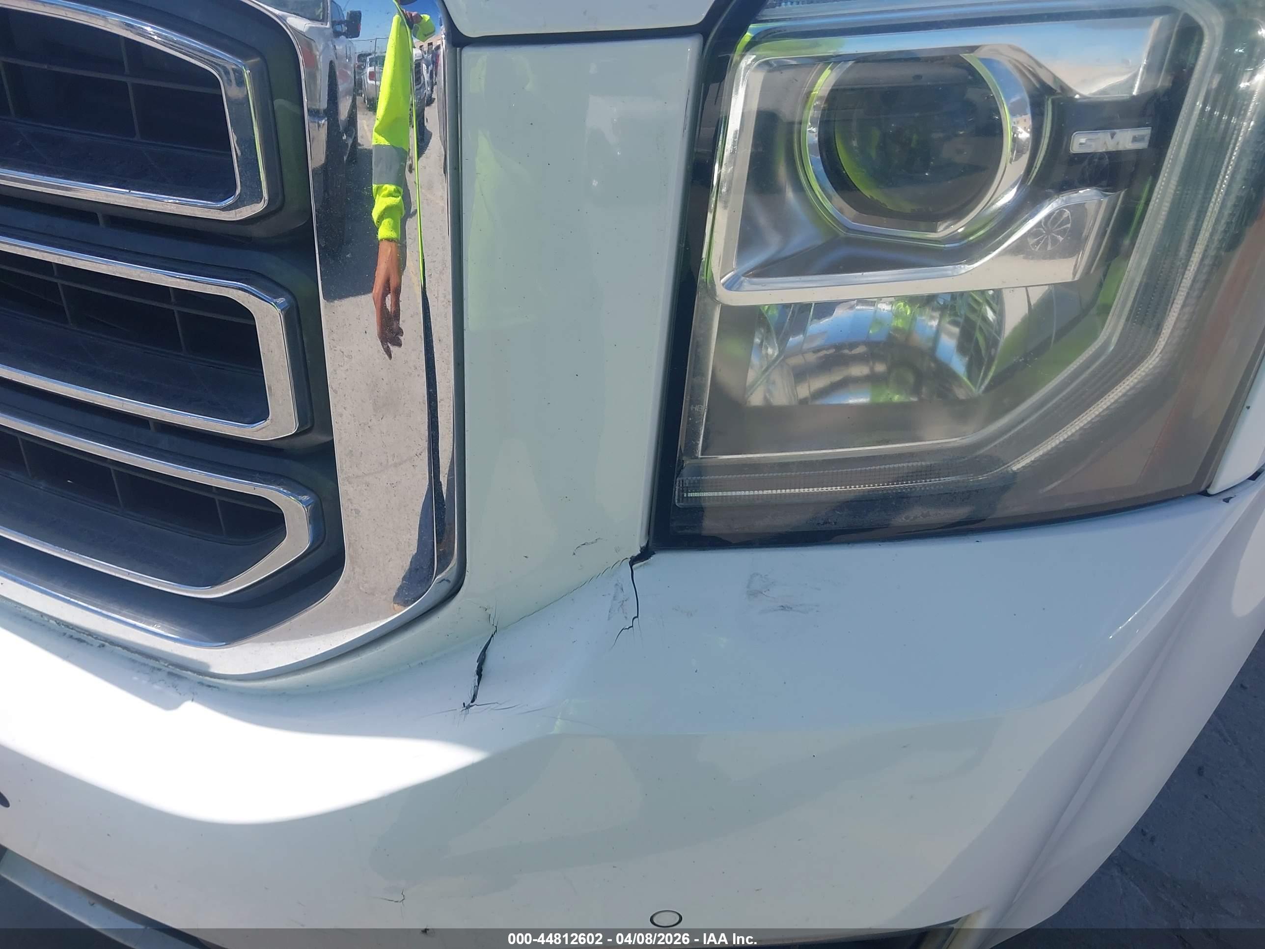 GMC YUKON image 6