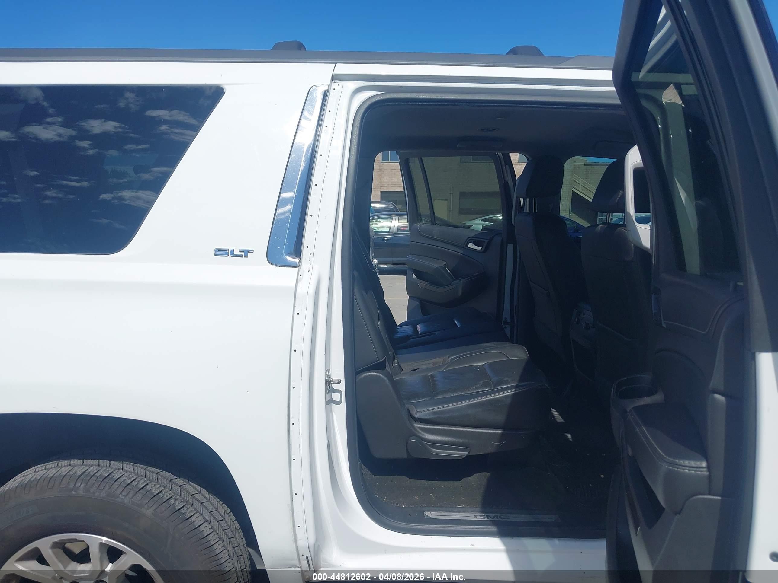 GMC YUKON image 8